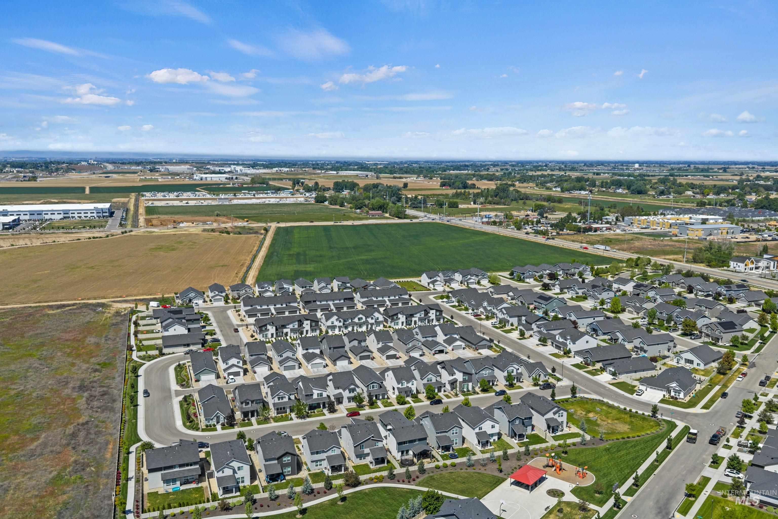 288 S Calf Creek Ave, Meridian, Idaho 83642, 3 Bedrooms, 2.5 Bathrooms, Residential For Sale, Price $425,000,MLS 98992630