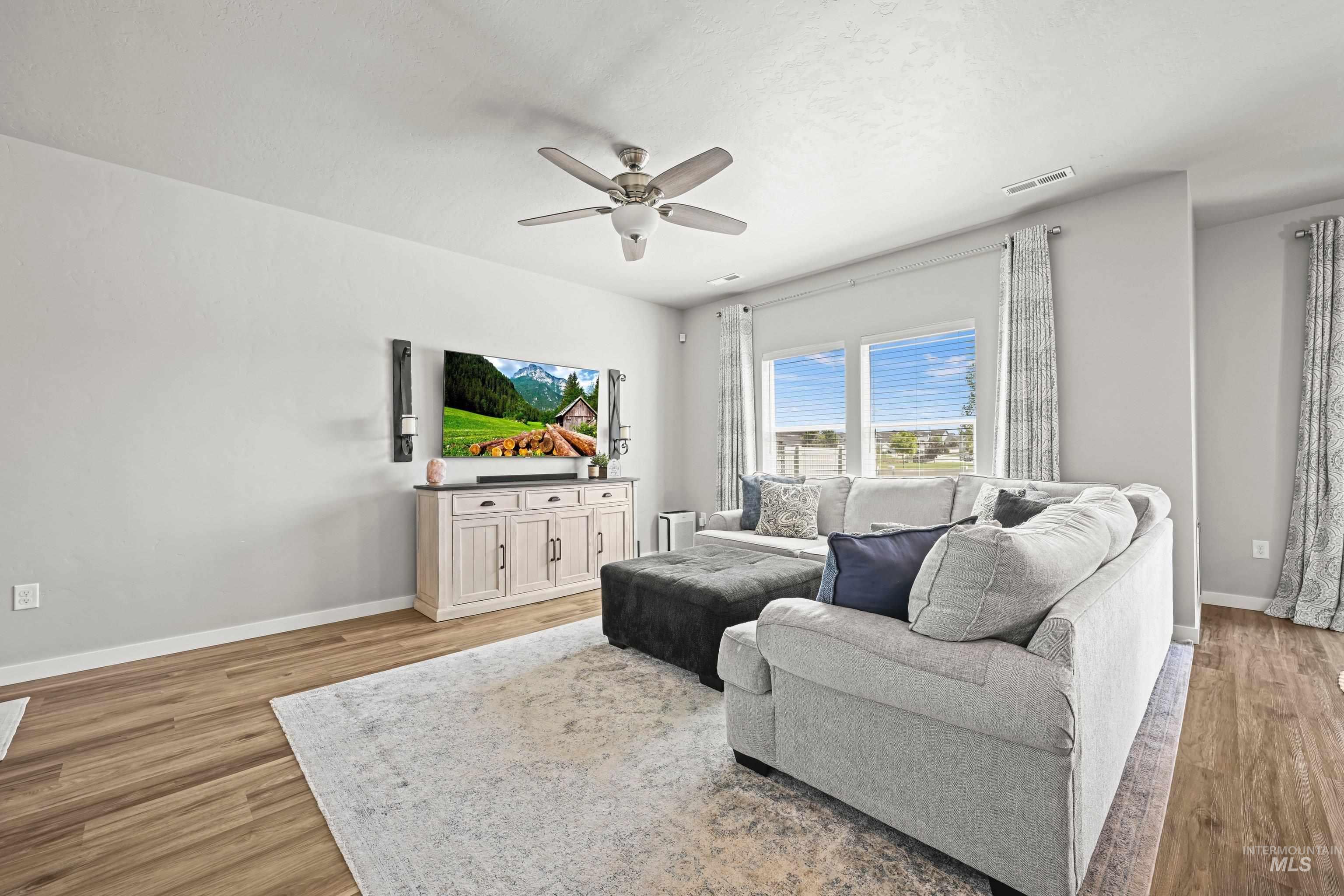 288 S Calf Creek Ave, Meridian, Idaho 83642, 3 Bedrooms, 2.5 Bathrooms, Residential For Sale, Price $425,000,MLS 98992630