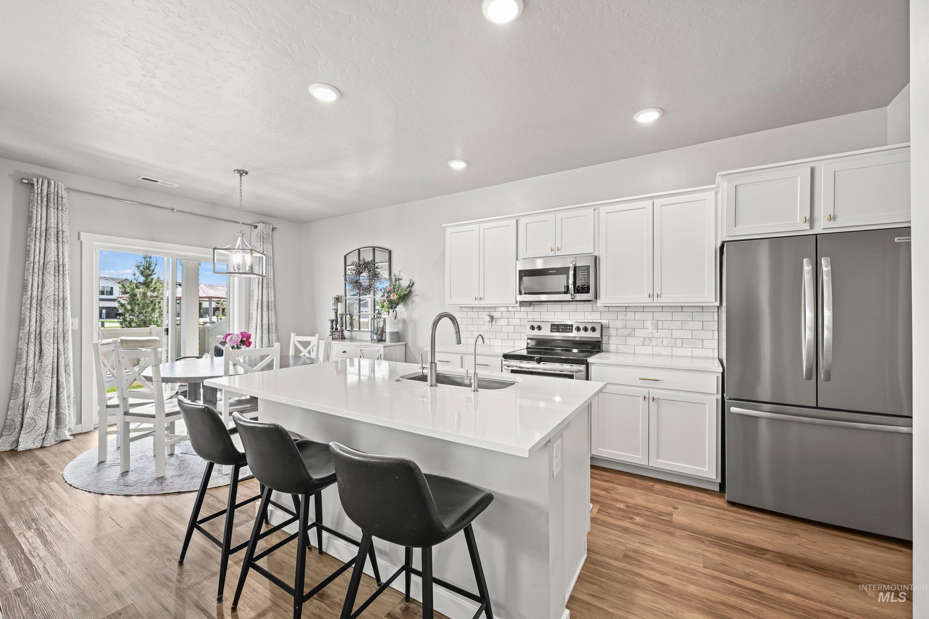 288 S Calf Creek Ave, Meridian, Idaho 83642, 3 Bedrooms, 2.5 Bathrooms, Residential For Sale, Price $425,000,MLS 98992630