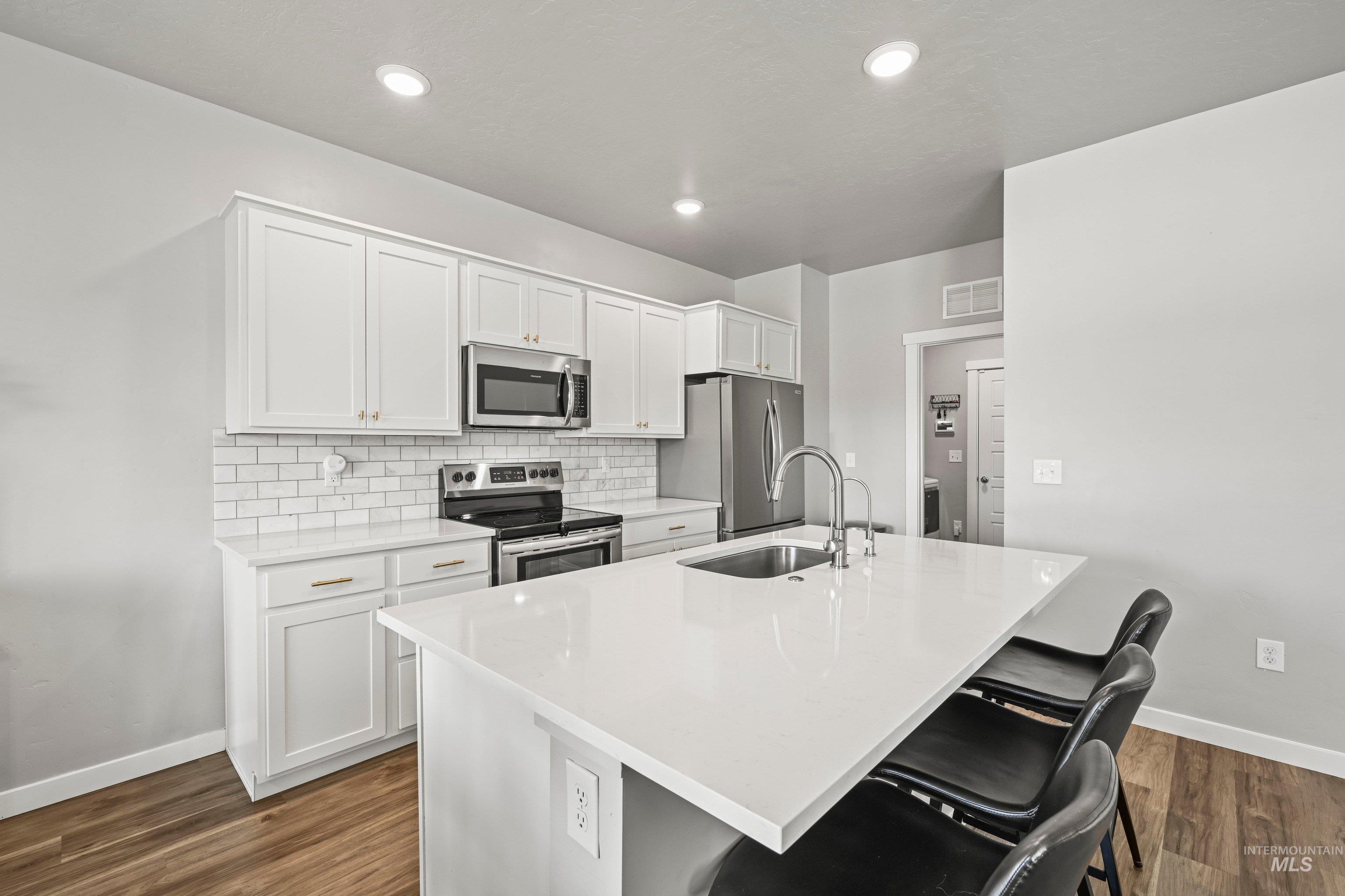 288 S Calf Creek Ave, Meridian, Idaho 83642, 3 Bedrooms, 2.5 Bathrooms, Residential For Sale, Price $425,000,MLS 98992630