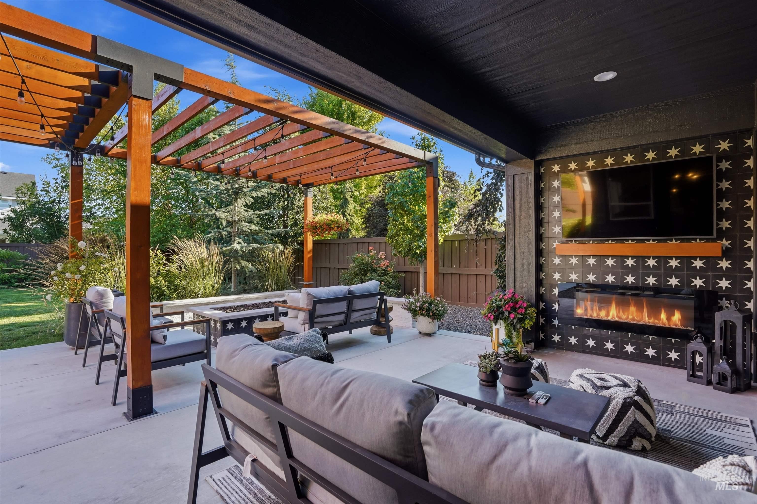 4323 W W Ladle Rapids, Meridian, Idaho 83646, 5 Bedrooms, 3.5 Bathrooms, Residential For Sale, Price $1,149,900, 98992631