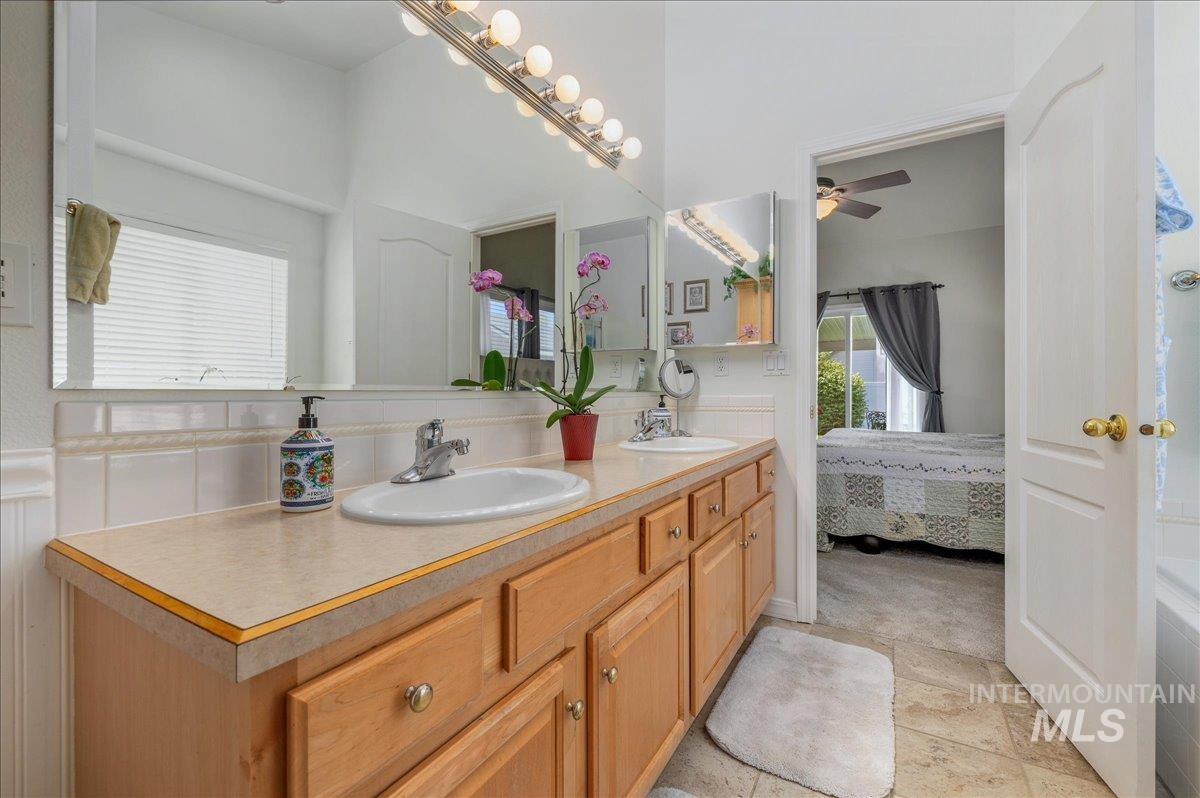 2685 E Green Canyon Drive, Meridian, Idaho 83642, 4 Bedrooms, 2 Bathrooms, Residential For Sale, Price $590,000,MLS 98992632