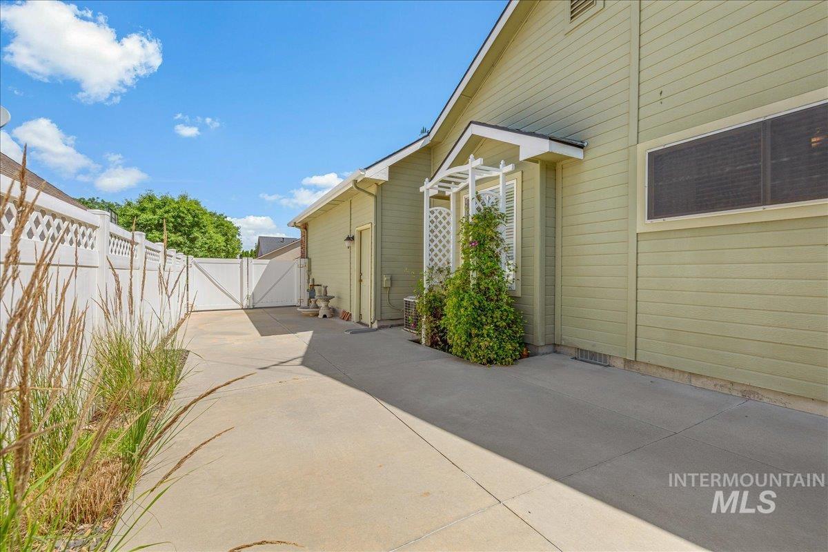 2685 E Green Canyon Drive, Meridian, Idaho 83642, 4 Bedrooms, 2 Bathrooms, Residential For Sale, Price $590,000,MLS 98992632
