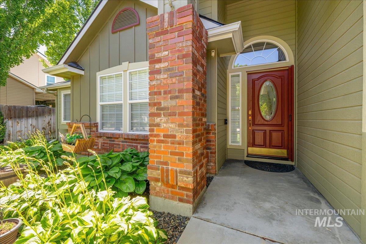 2685 E Green Canyon Drive, Meridian, Idaho 83642, 4 Bedrooms, 2 Bathrooms, Residential For Sale, Price $590,000,MLS 98992632