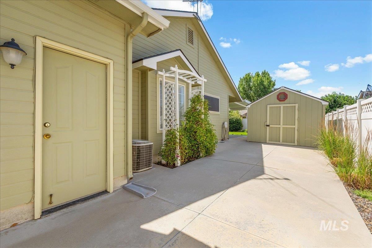 2685 E Green Canyon Drive, Meridian, Idaho 83642, 4 Bedrooms, 2 Bathrooms, Residential For Sale, Price $590,000,MLS 98992632