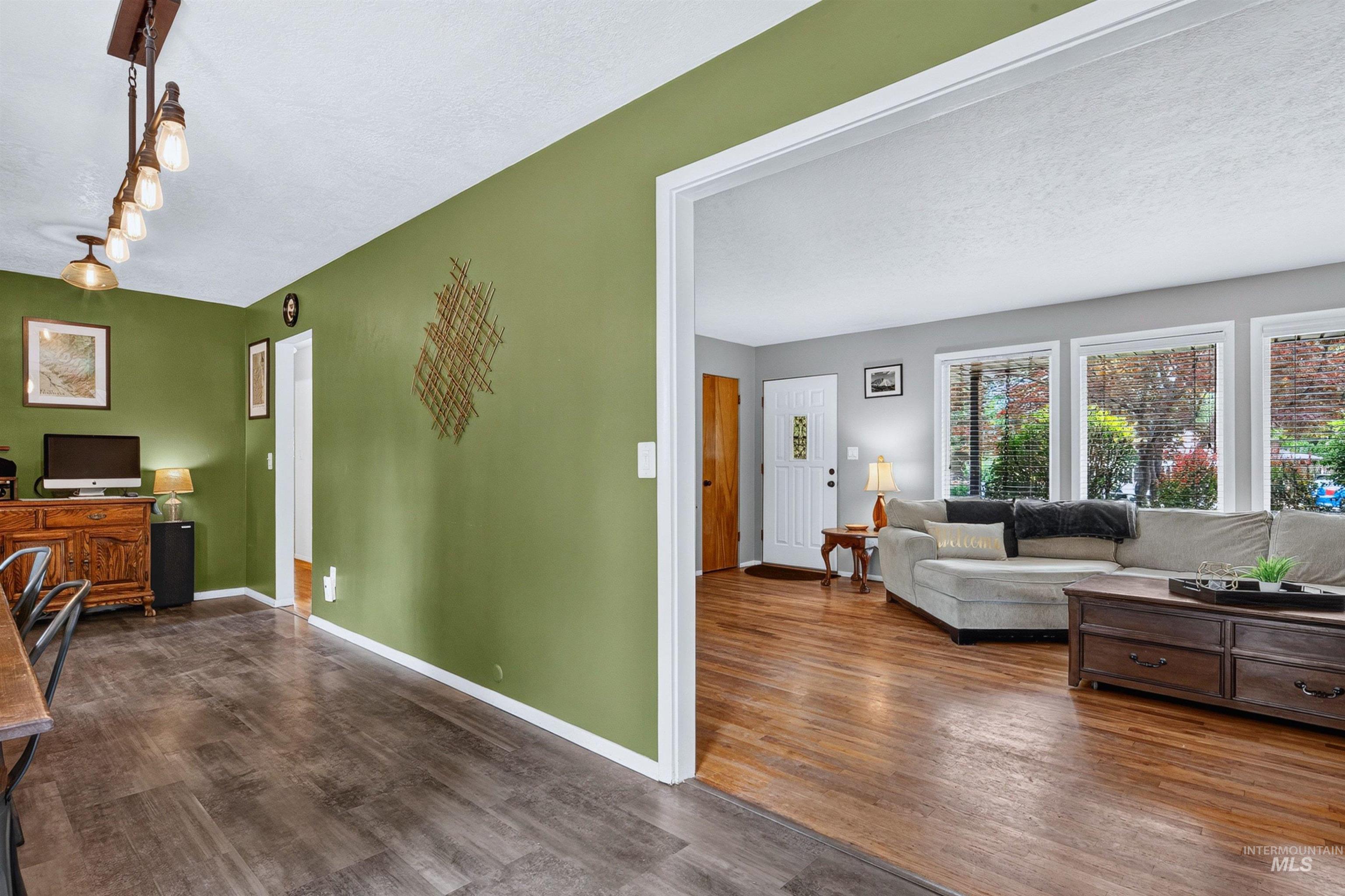 2418 N Weaver Circle, Boise, Idaho 83704-0000, 3 Bedrooms, 2 Bathrooms, Residential For Sale, Price $500,000,MLS 98992635