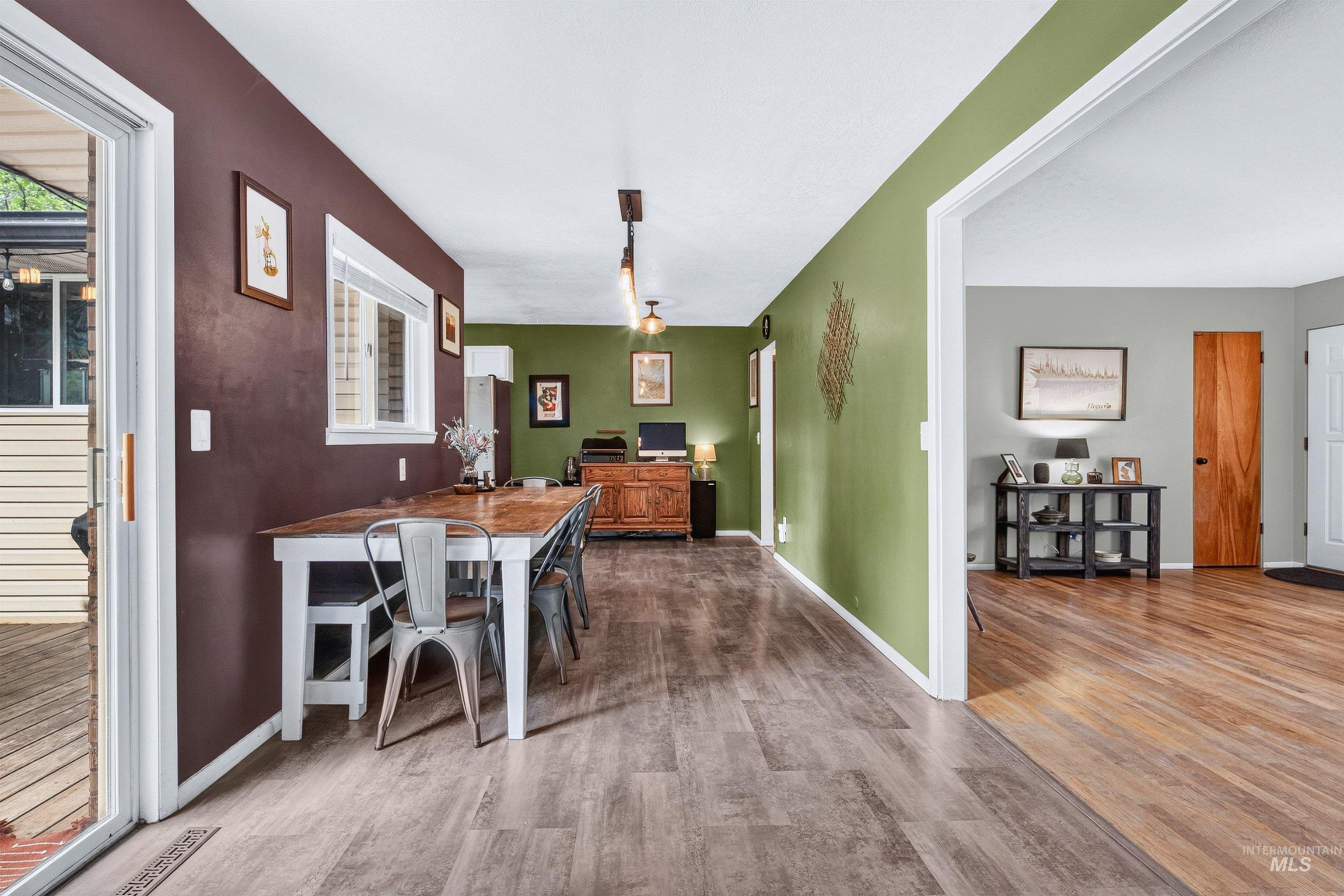 2418 N Weaver Circle, Boise, Idaho 83704-0000, 3 Bedrooms, 2 Bathrooms, Residential For Sale, Price $500,000,MLS 98992635