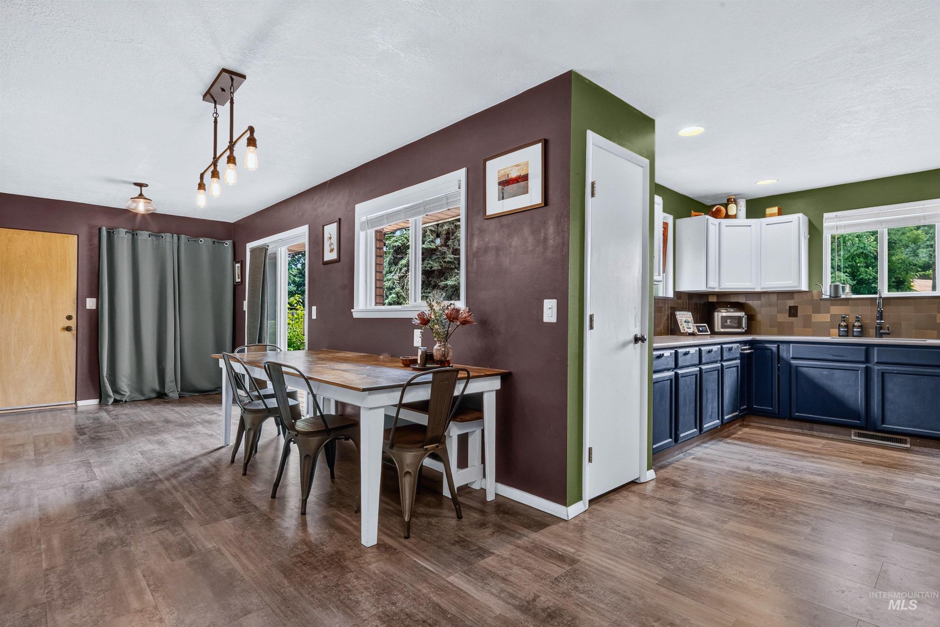 2418 N Weaver Circle, Boise, Idaho 83704-0000, 3 Bedrooms, 2 Bathrooms, Residential For Sale, Price $500,000,MLS 98992635