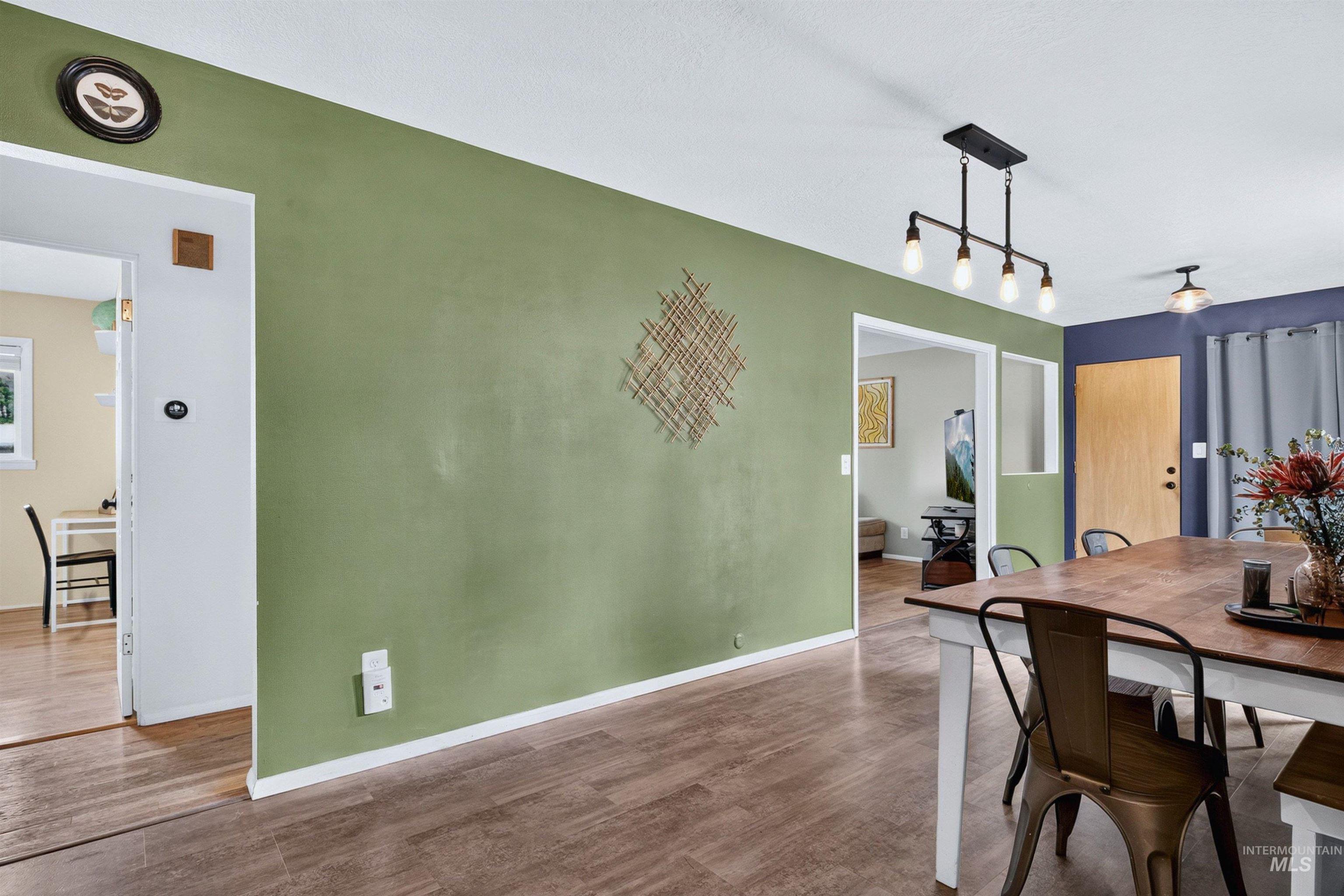 2418 N Weaver Circle, Boise, Idaho 83704-0000, 3 Bedrooms, 2 Bathrooms, Residential For Sale, Price $500,000,MLS 98992635