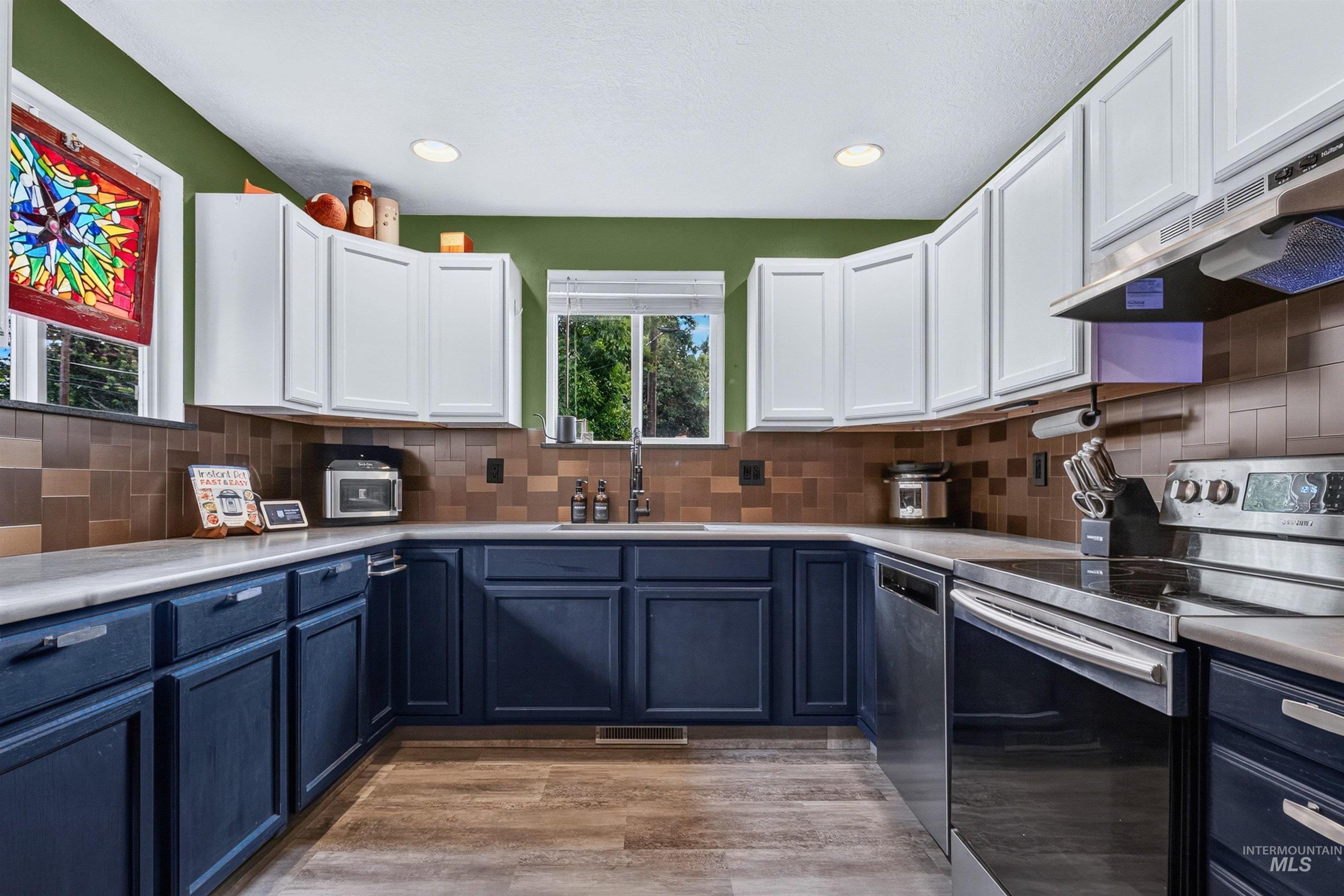 2418 N Weaver Circle, Boise, Idaho 83704-0000, 3 Bedrooms, 2 Bathrooms, Residential For Sale, Price $500,000,MLS 98992635