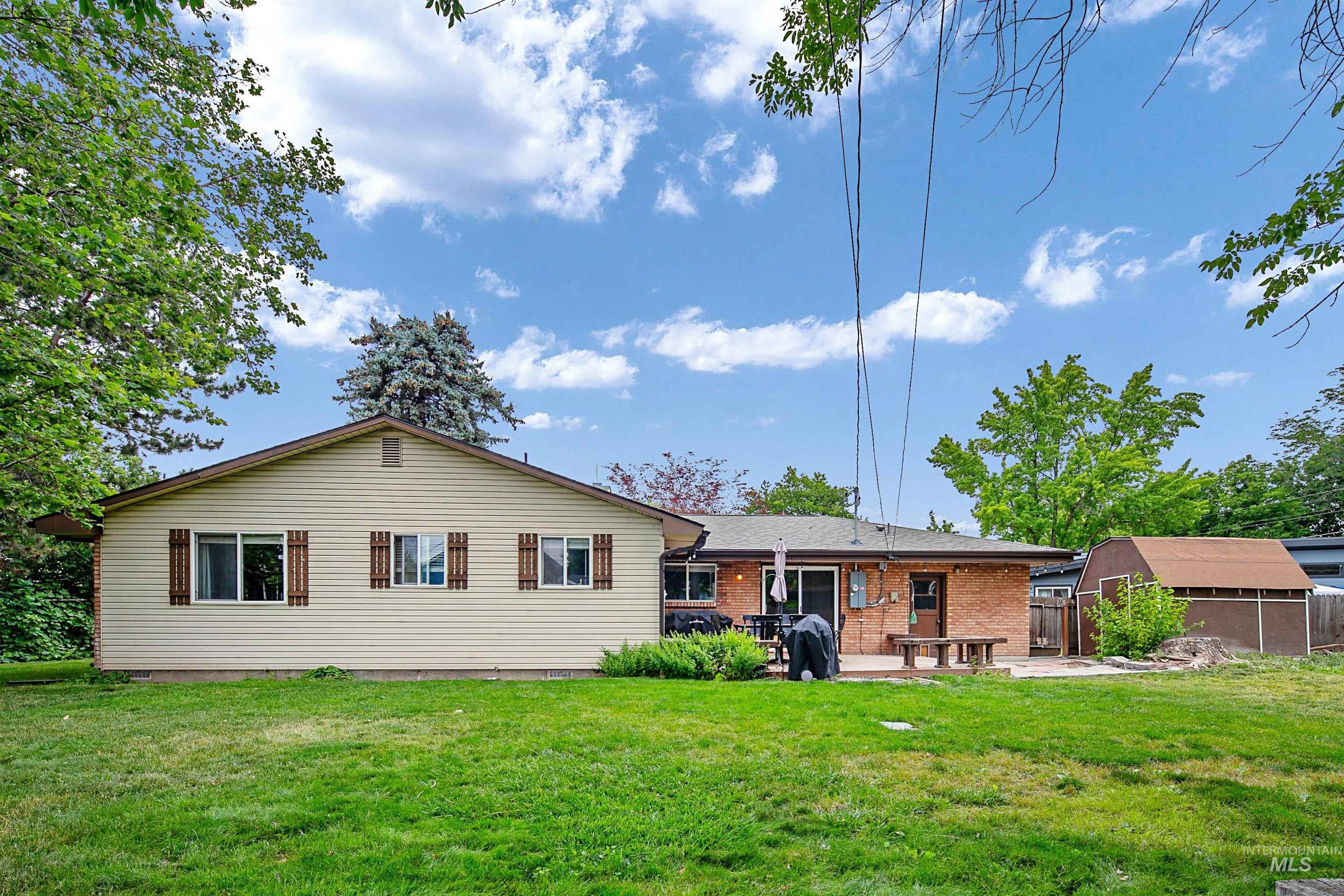 2418 N Weaver Circle, Boise, Idaho 83704-0000, 3 Bedrooms, 2 Bathrooms, Residential For Sale, Price $500,000,MLS 98992635