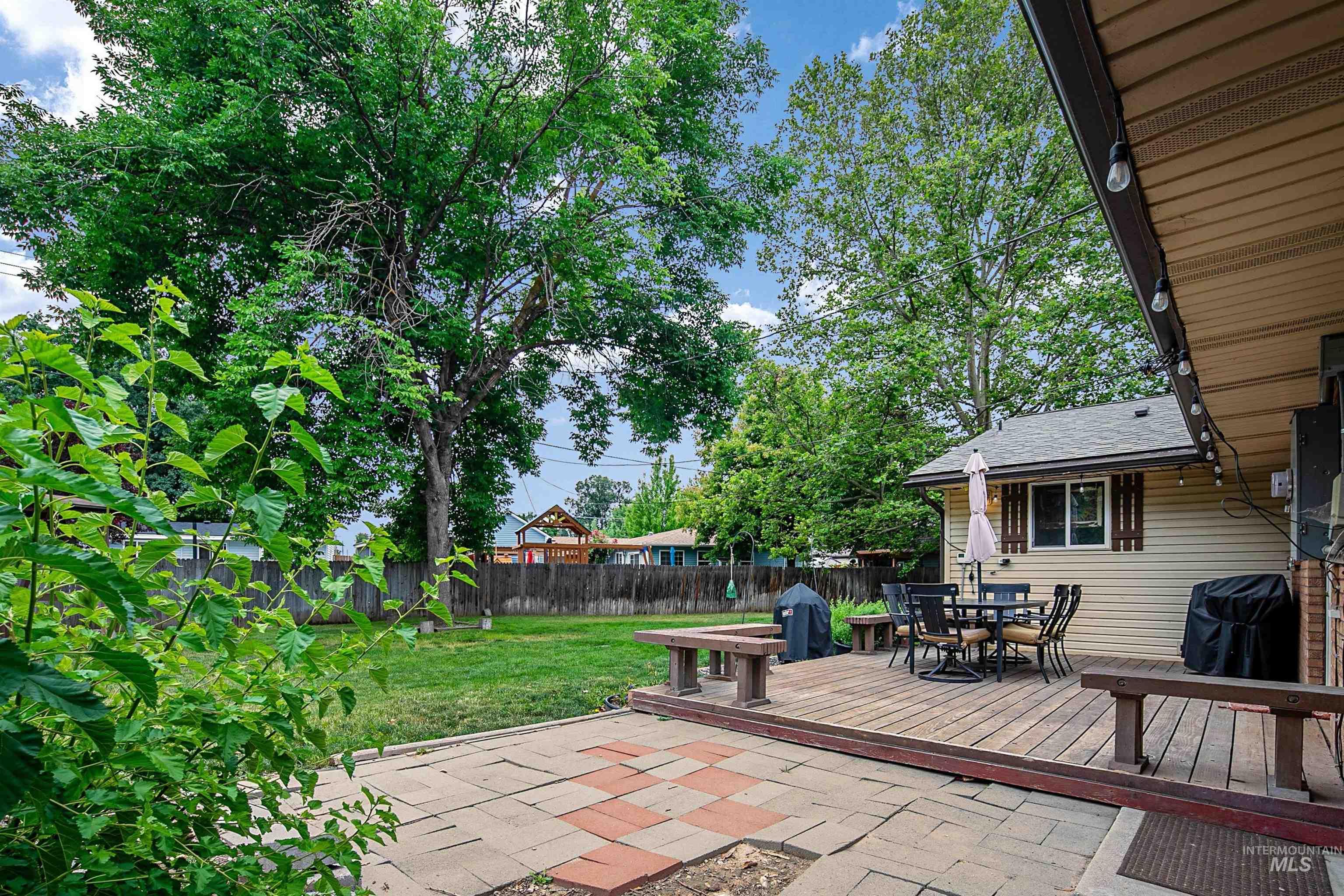 2418 N Weaver Circle, Boise, Idaho 83704-0000, 3 Bedrooms, 2 Bathrooms, Residential For Sale, Price $500,000,MLS 98992635
