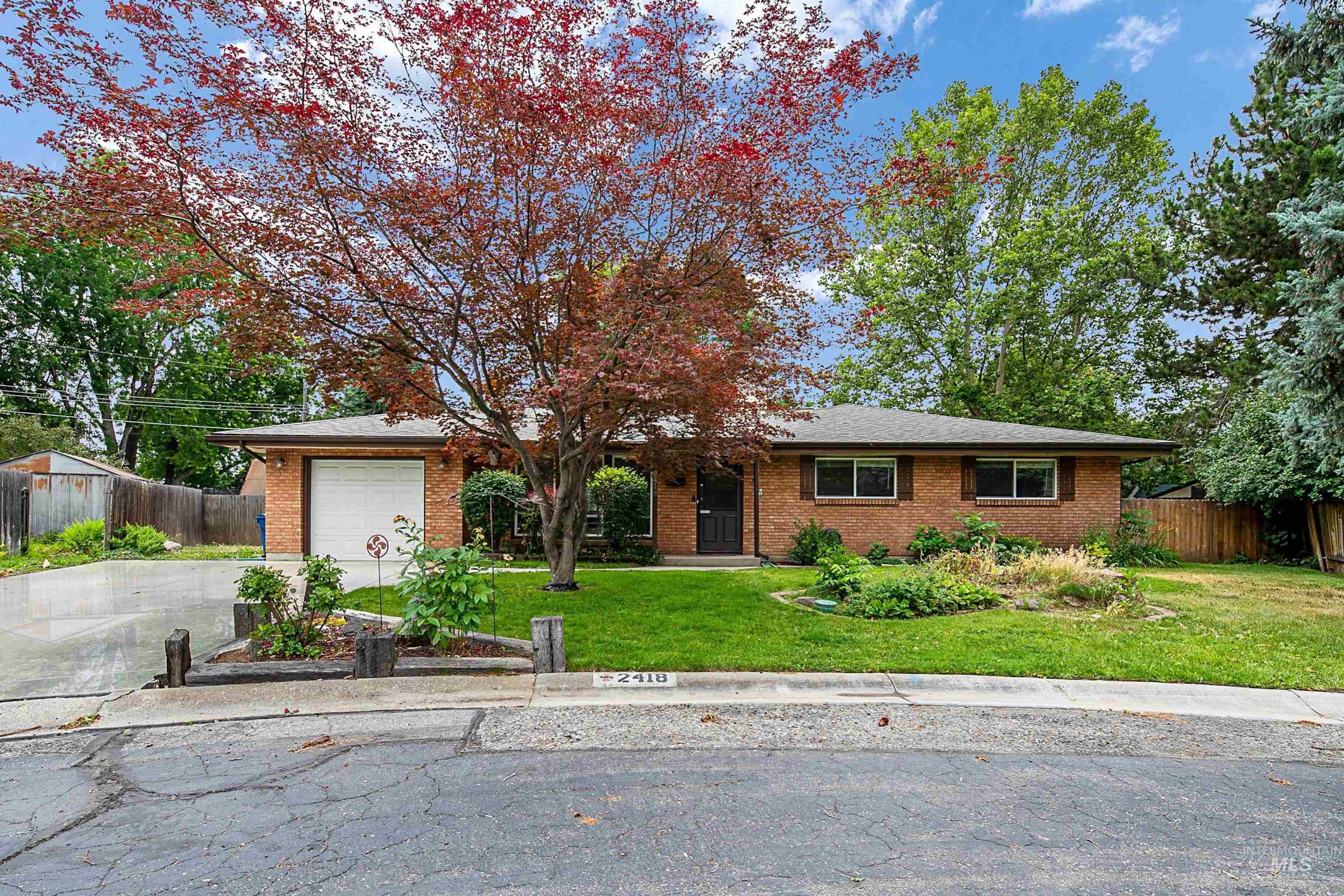 2418 N Weaver Circle, Boise, Idaho 83704-0000, 3 Bedrooms, 2 Bathrooms, Residential For Sale, Price $500,000,MLS 98992635