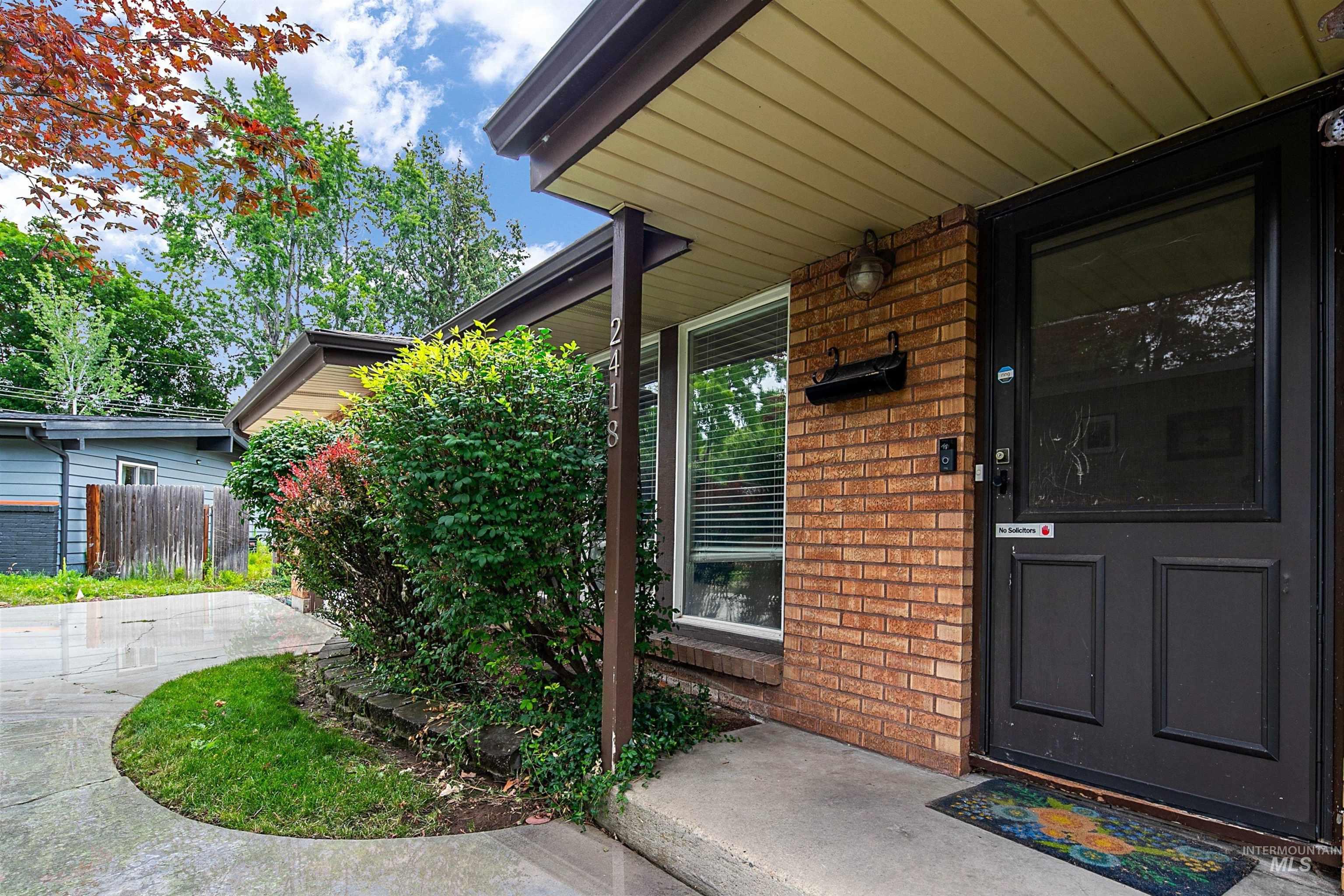 2418 N Weaver Circle, Boise, Idaho 83704-0000, 3 Bedrooms, 2 Bathrooms, Residential For Sale, Price $500,000,MLS 98992635
