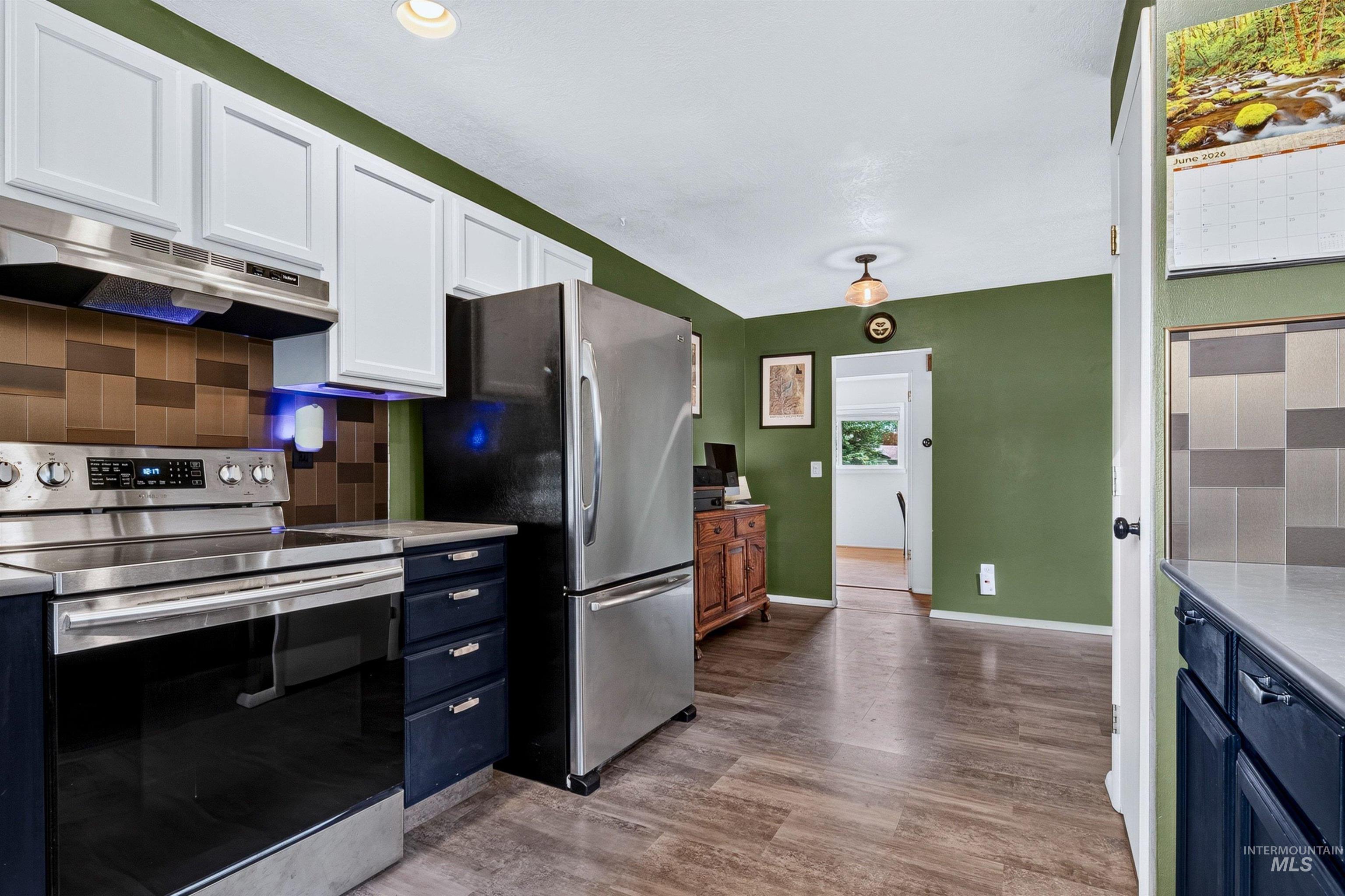 2418 N Weaver Circle, Boise, Idaho 83704-0000, 3 Bedrooms, 2 Bathrooms, Residential For Sale, Price $500,000,MLS 98992635