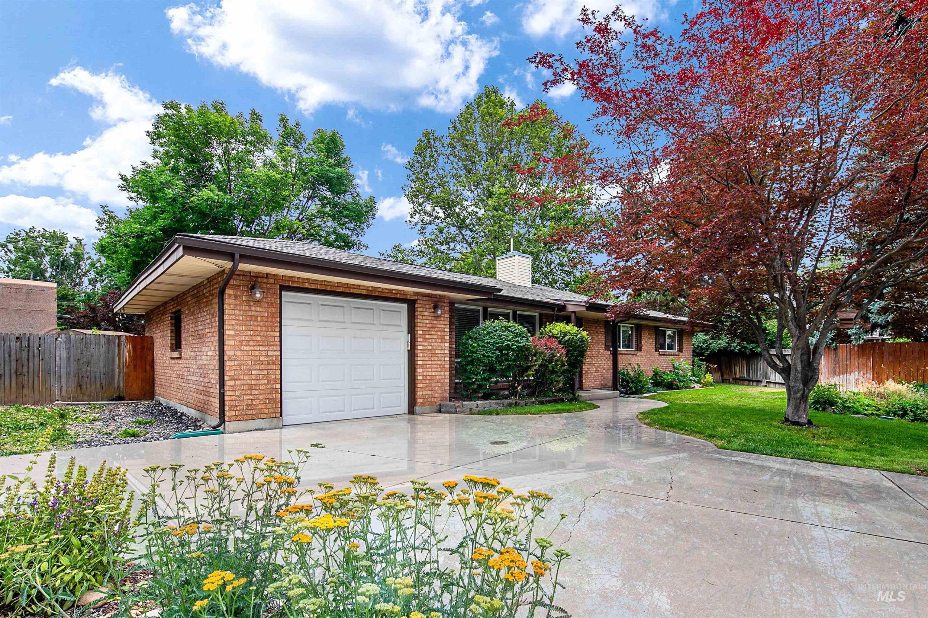 2418 N Weaver Circle, Boise, Idaho 83704-0000, 3 Bedrooms, 2 Bathrooms, Residential For Sale, Price $500,000,MLS 98992635