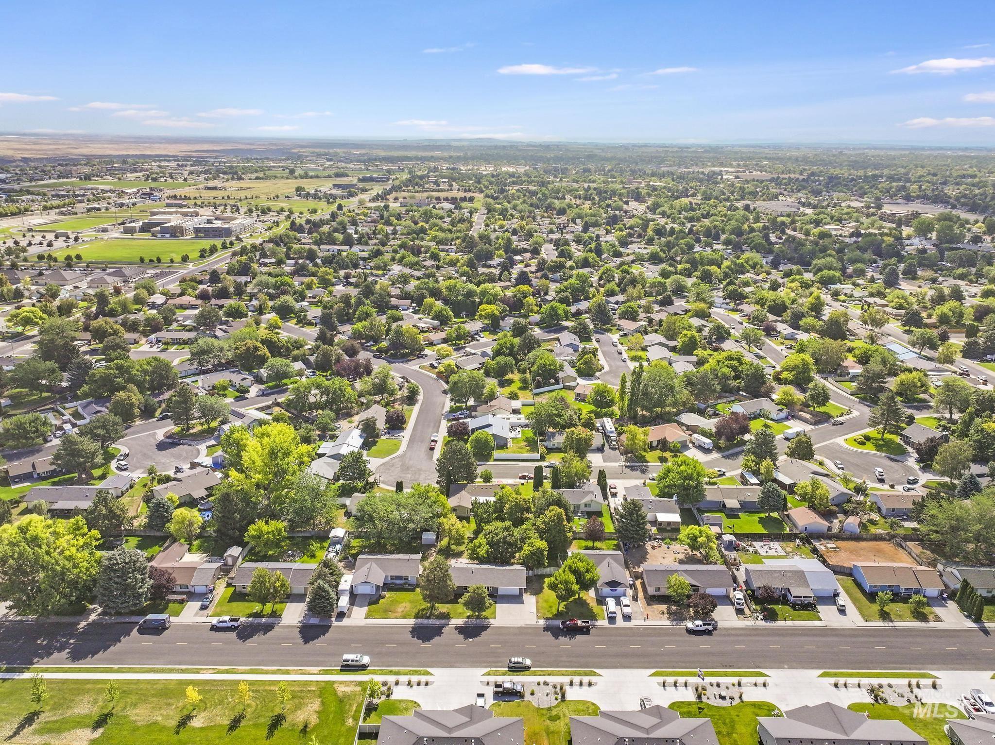 1170 Wendell St, Twin Falls, Idaho 83301, 5 Bedrooms, 2 Bathrooms, Residential For Sale, Price $379,000, 98992638