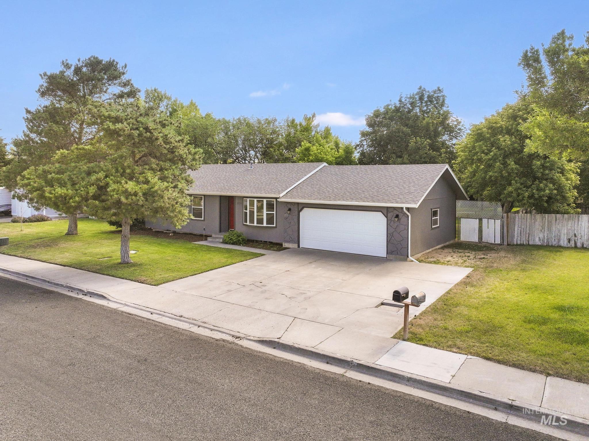1170 Wendell St, Twin Falls, Idaho 83301, 5 Bedrooms, 2 Bathrooms, Residential For Sale, Price $379,000, 98992638