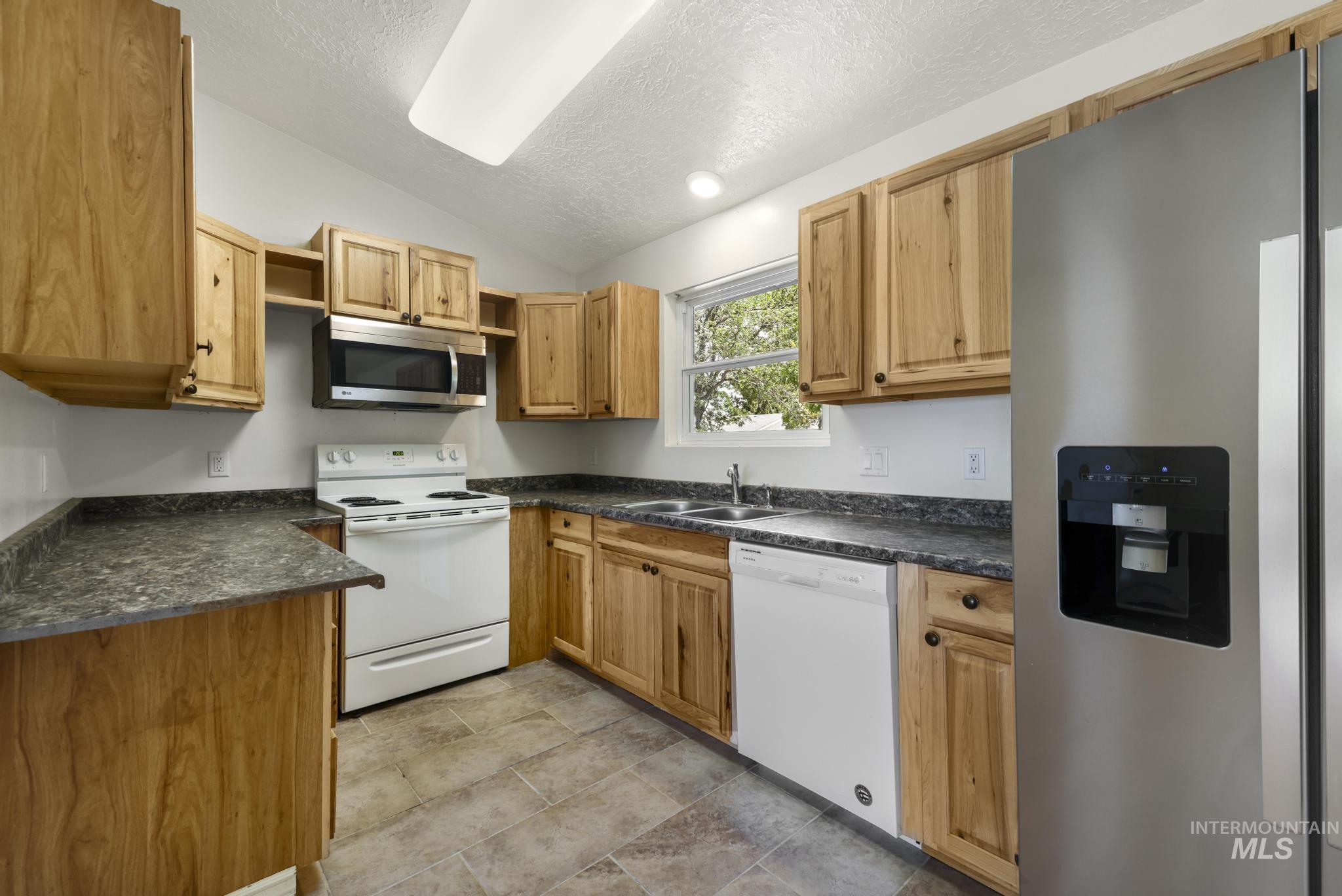 1170 Wendell St, Twin Falls, Idaho 83301, 5 Bedrooms, 2 Bathrooms, Residential For Sale, Price $379,000, 98992638