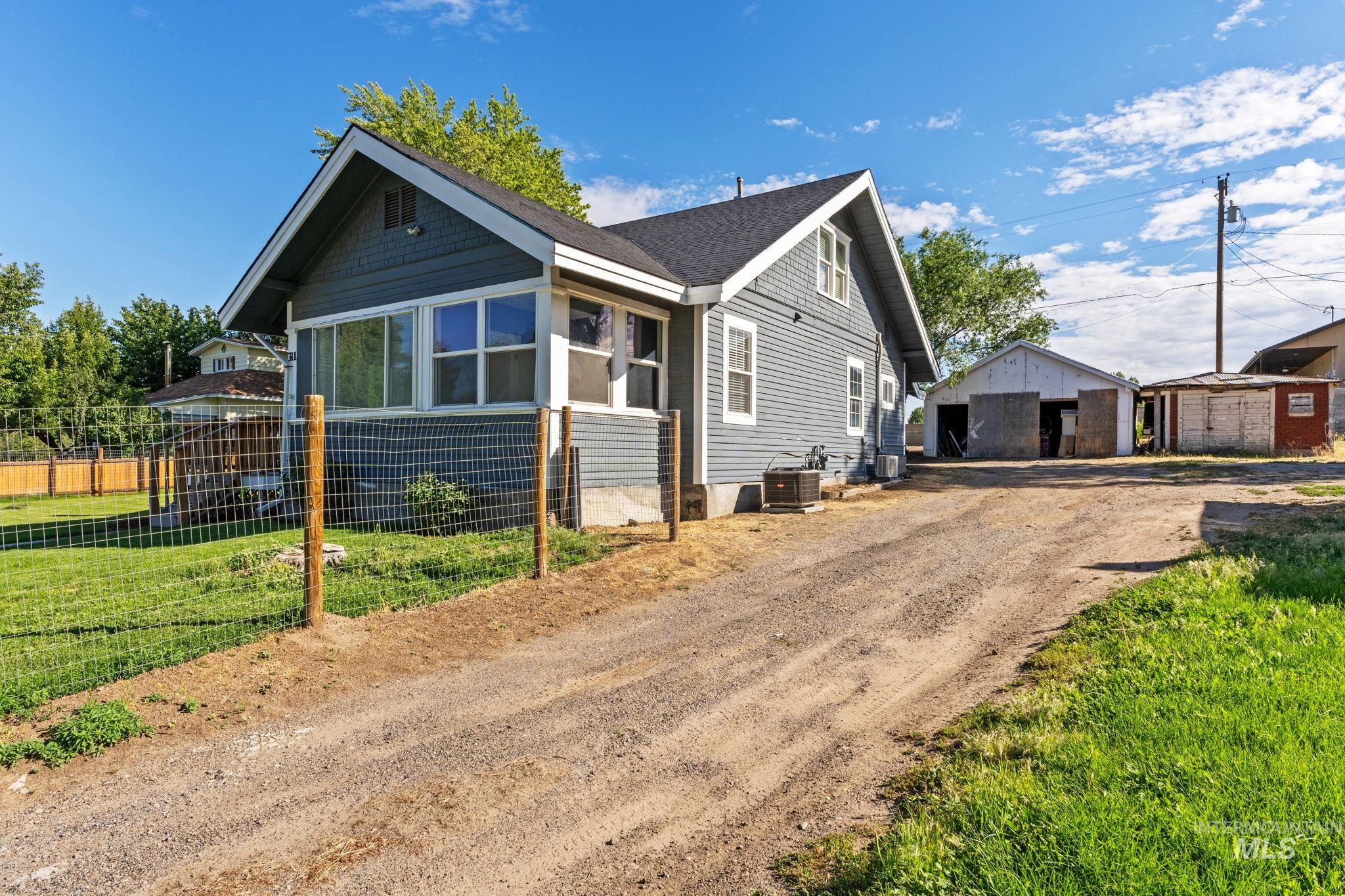 311 W D Street, Shoshone, Idaho 83352, 3 Bedrooms, 2 Bathrooms, Residential For Sale, Price $315,000, 98992649