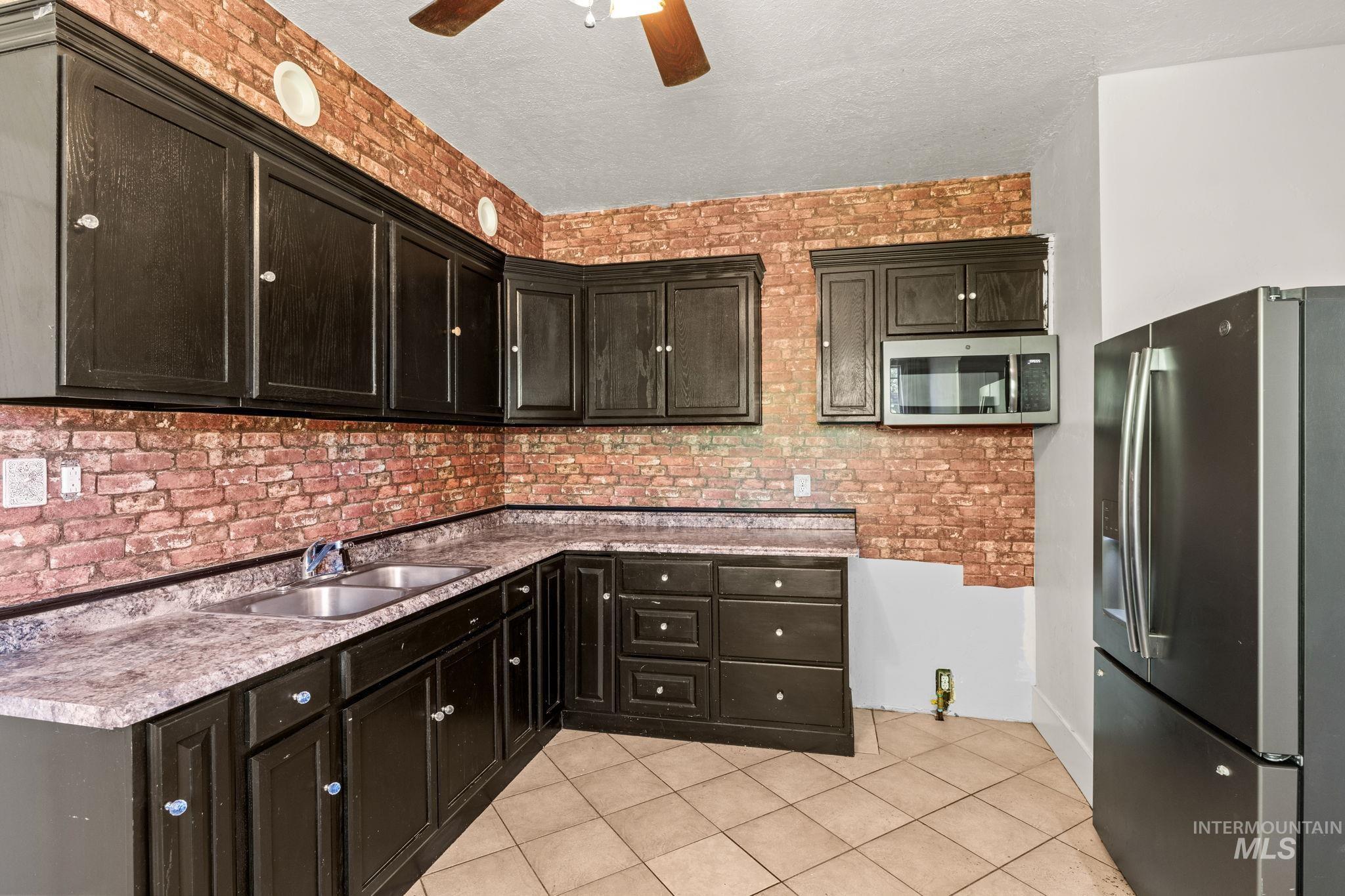 311 W D Street, Shoshone, Idaho 83352, 3 Bedrooms, 2 Bathrooms, Residential For Sale, Price $315,000, 98992649