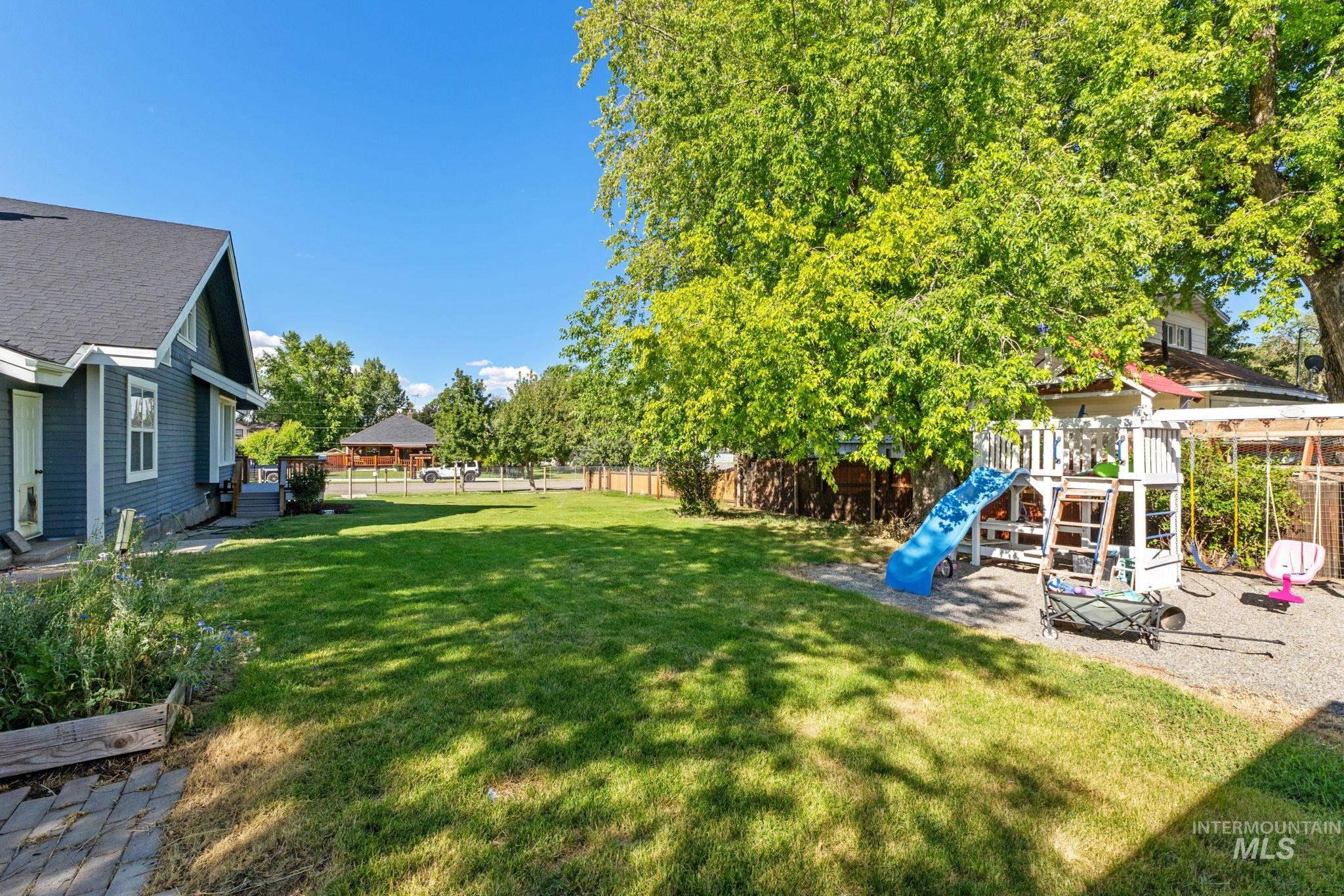 311 W D Street, Shoshone, Idaho 83352, 3 Bedrooms, 2 Bathrooms, Residential For Sale, Price $315,000, 98992649
