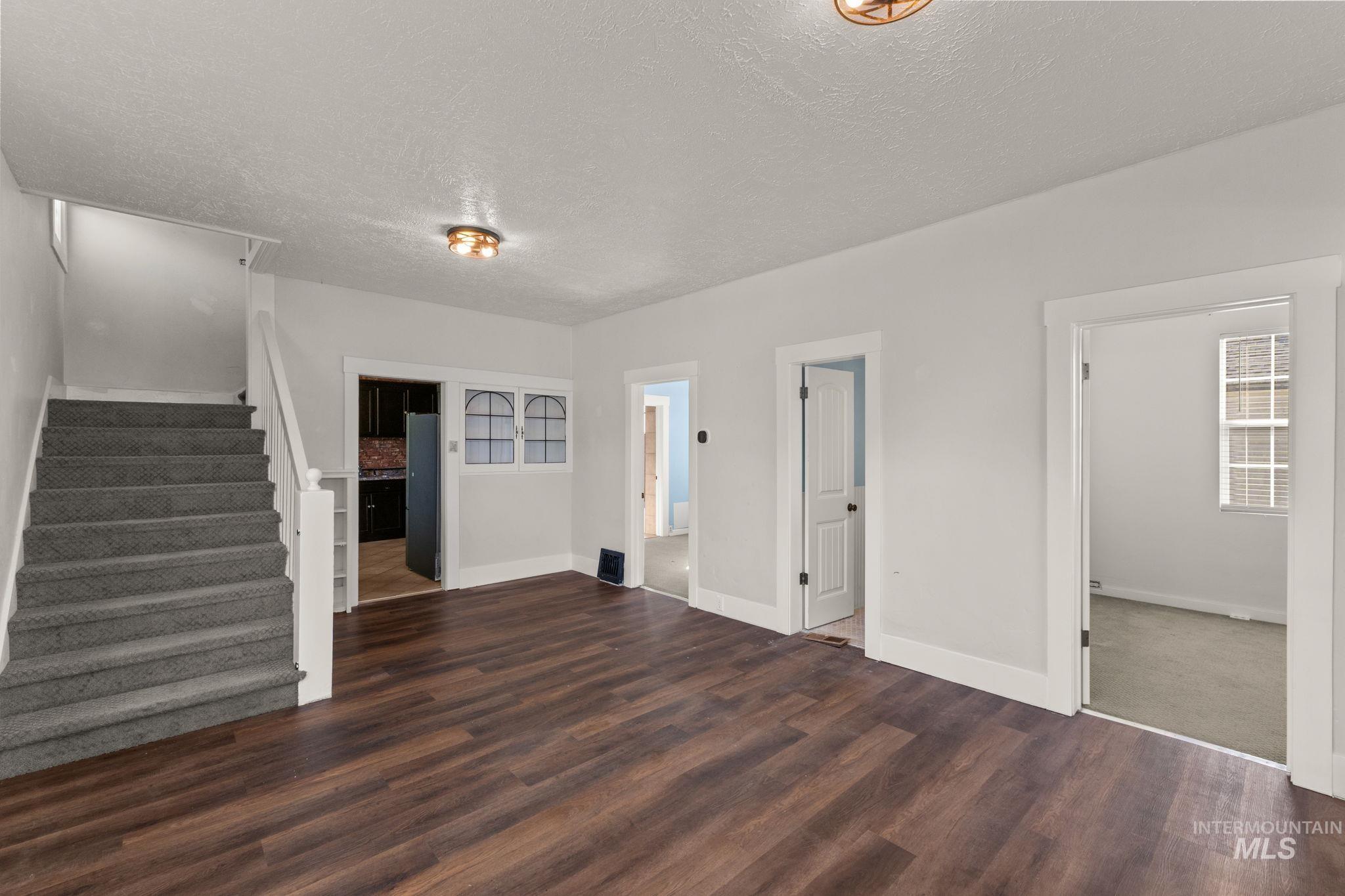 311 W D Street, Shoshone, Idaho 83352, 3 Bedrooms, 2 Bathrooms, Residential For Sale, Price $315,000, 98992649