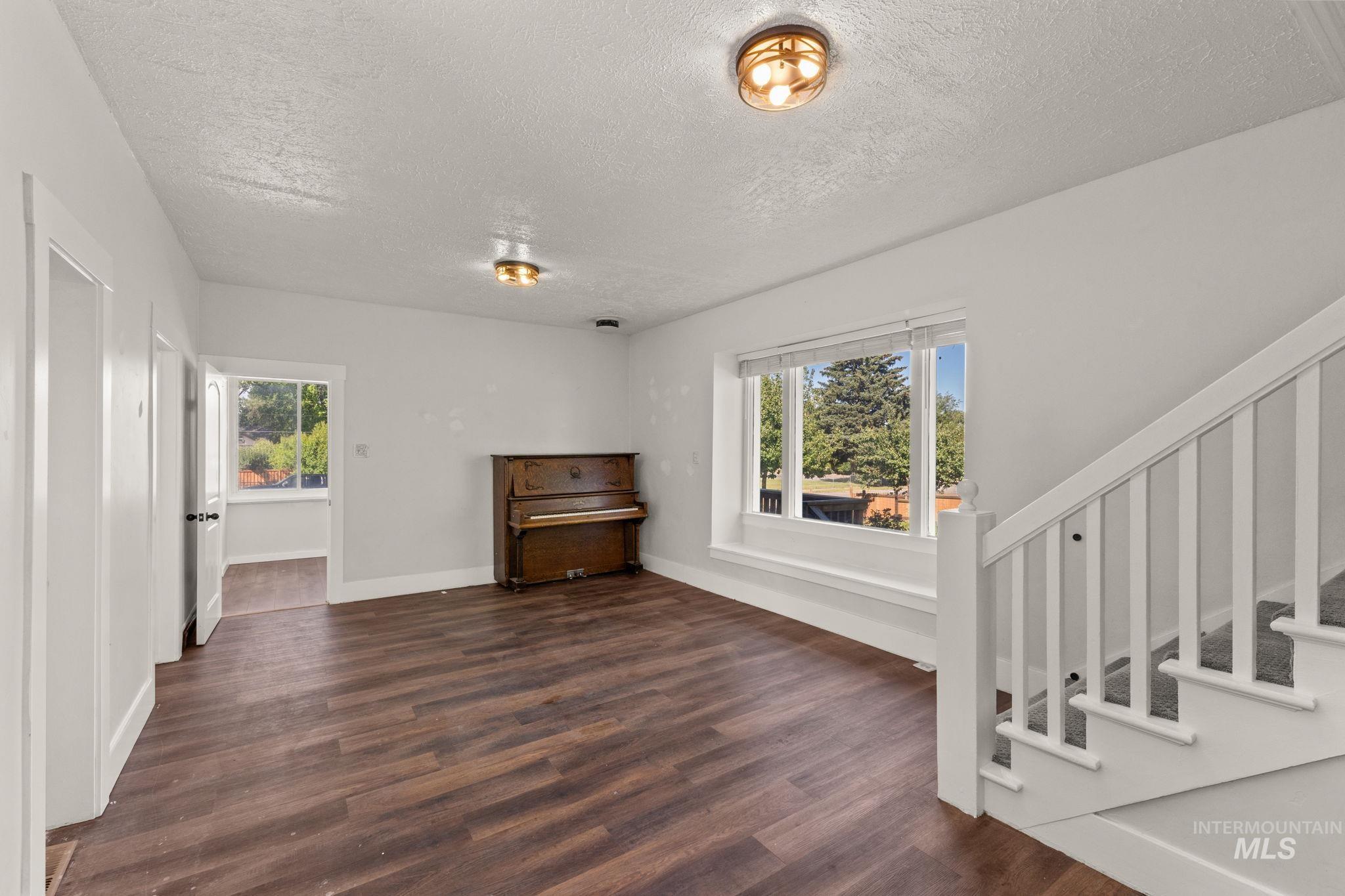 311 W D Street, Shoshone, Idaho 83352, 3 Bedrooms, 2 Bathrooms, Residential For Sale, Price $315,000, 98992649