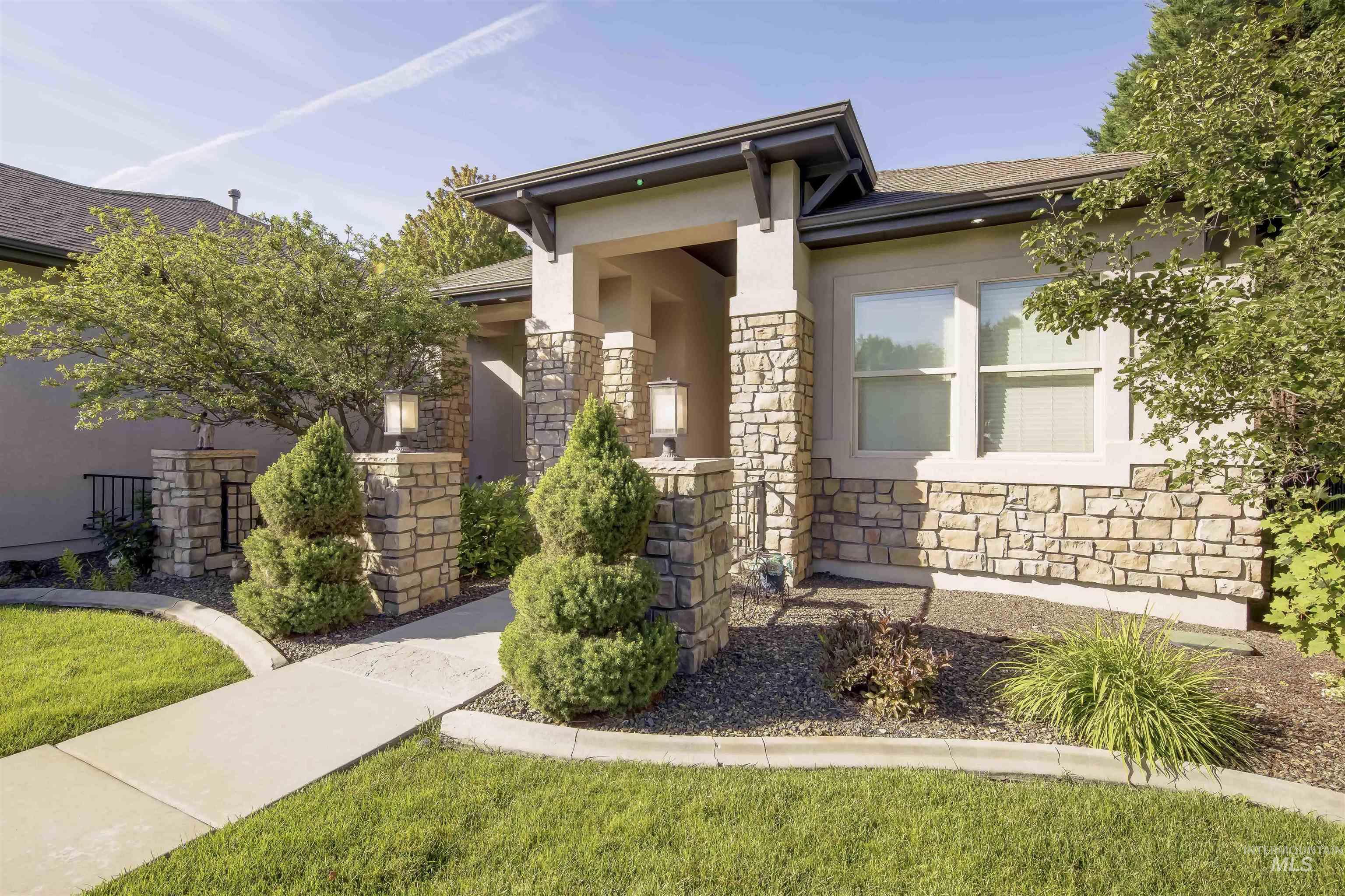 12141 W Pinewood River Ln, Star, Idaho 83669, 3 Bedrooms, 2 Bathrooms, Residential For Sale, Price $792,000, 98992650
