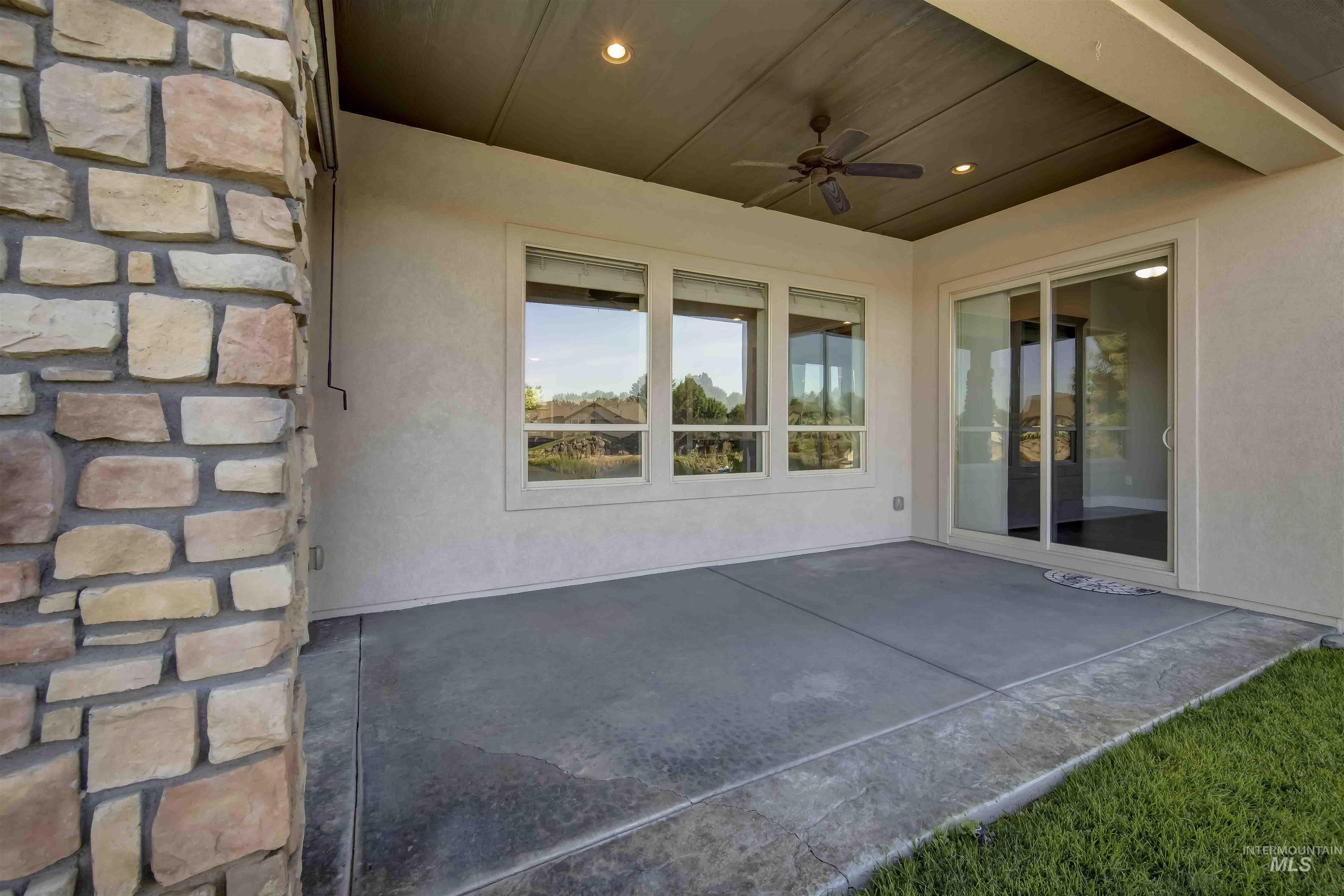12141 W Pinewood River Ln, Star, Idaho 83669, 3 Bedrooms, 2 Bathrooms, Residential For Sale, Price $792,000, 98992650