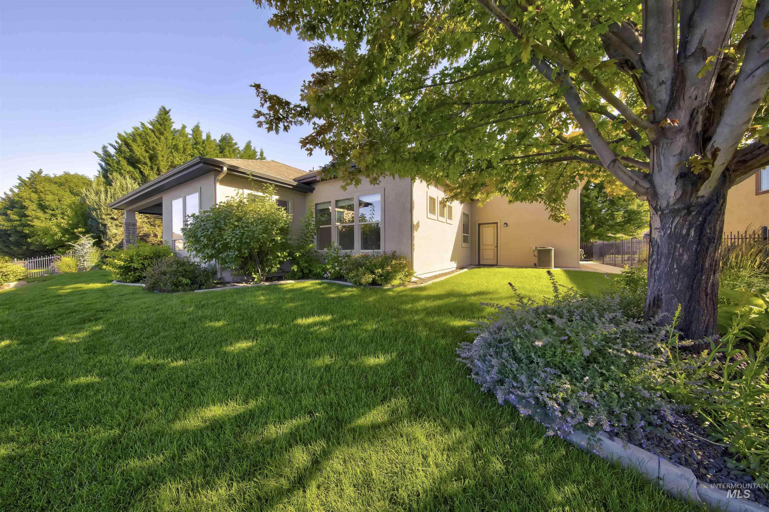 12141 W Pinewood River Ln, Star, Idaho 83669, 3 Bedrooms, 2 Bathrooms, Residential For Sale, Price $792,000, 98992650