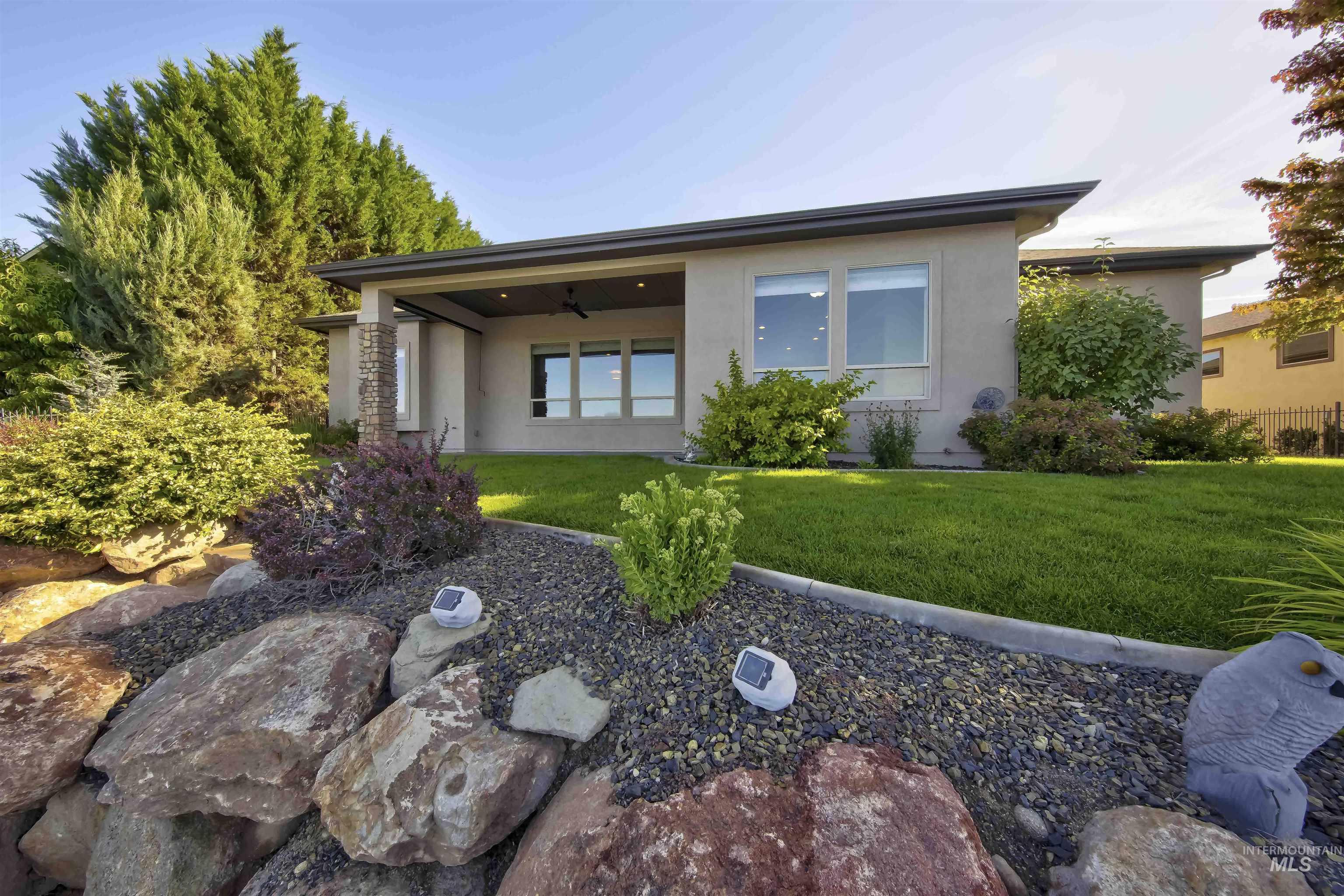 12141 W Pinewood River Ln, Star, Idaho 83669, 3 Bedrooms, 2 Bathrooms, Residential For Sale, Price $792,000, 98992650