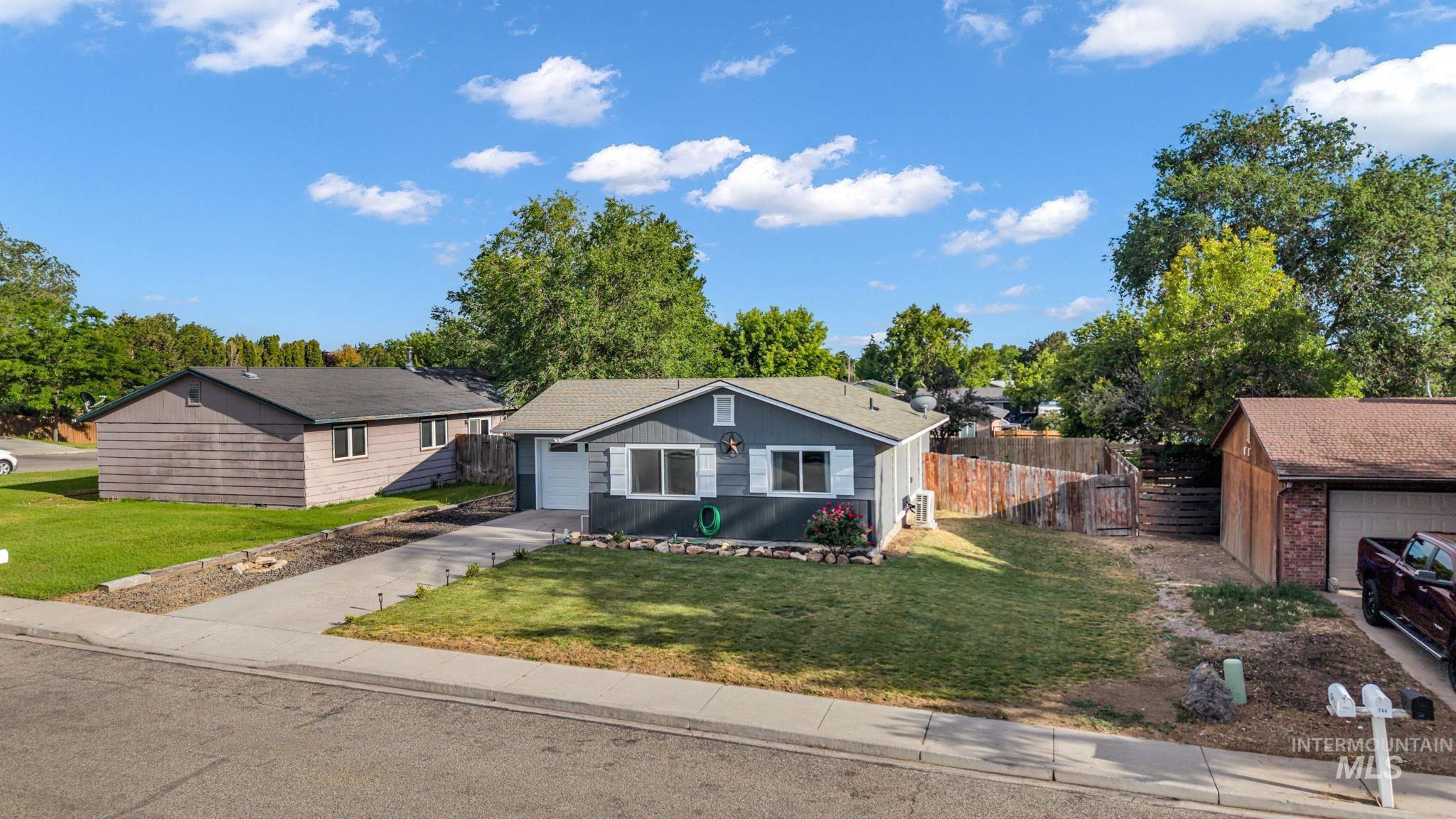 755 E 20th Ave., Jerome, Idaho 83338, 2 Bedrooms, 1 Bathroom, Residential For Sale, Price $250,000, 98992652
