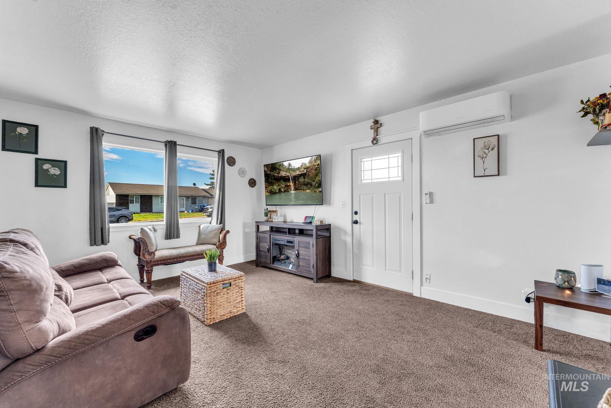 755 E 20th Ave., Jerome, Idaho 83338, 2 Bedrooms, 1 Bathroom, Residential For Sale, Price $250,000, 98992652