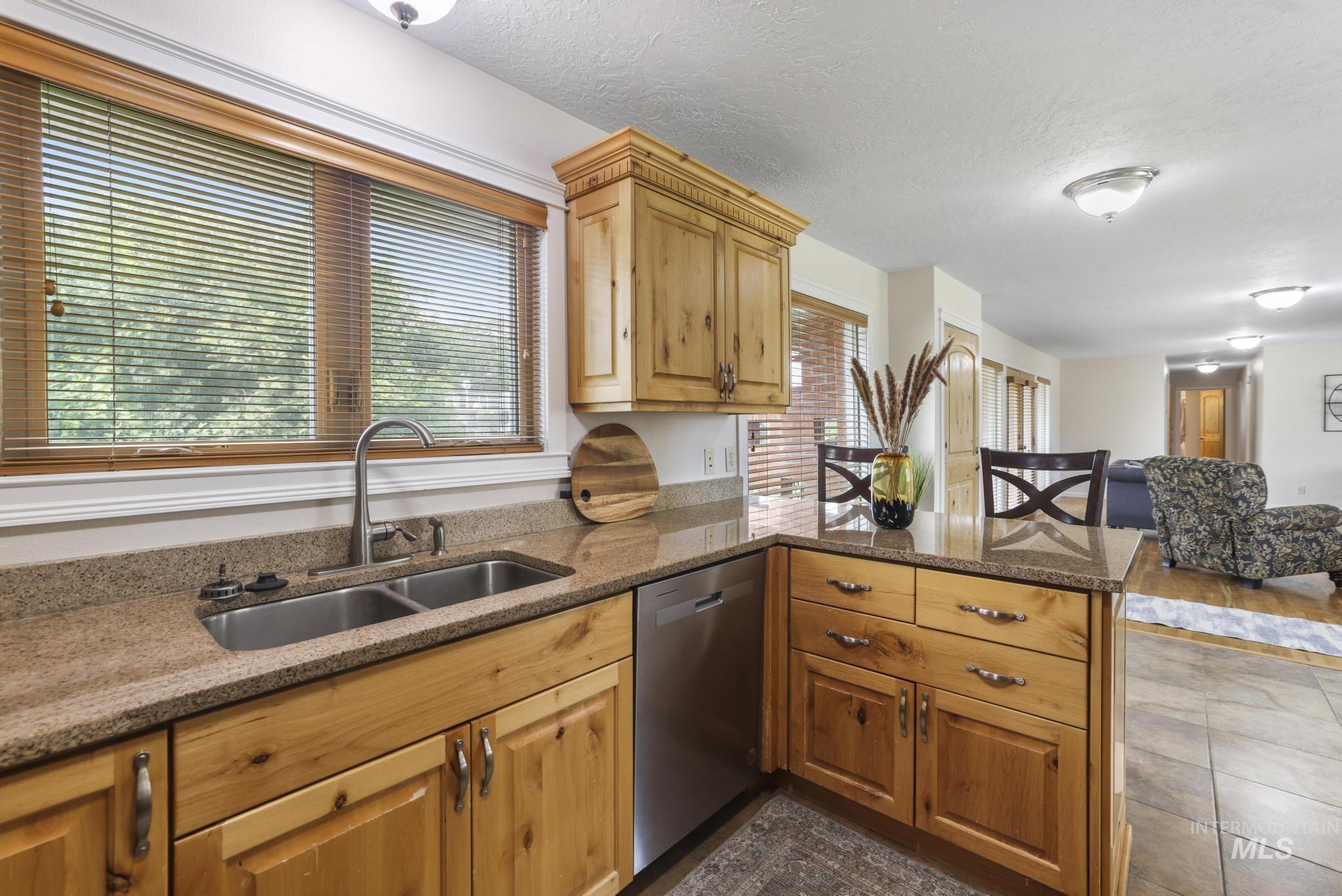 534 16th St, Rupert, Idaho 83350-0000, 5 Bedrooms, 2.5 Bathrooms, Residential For Sale, Price $443,000, 98992654