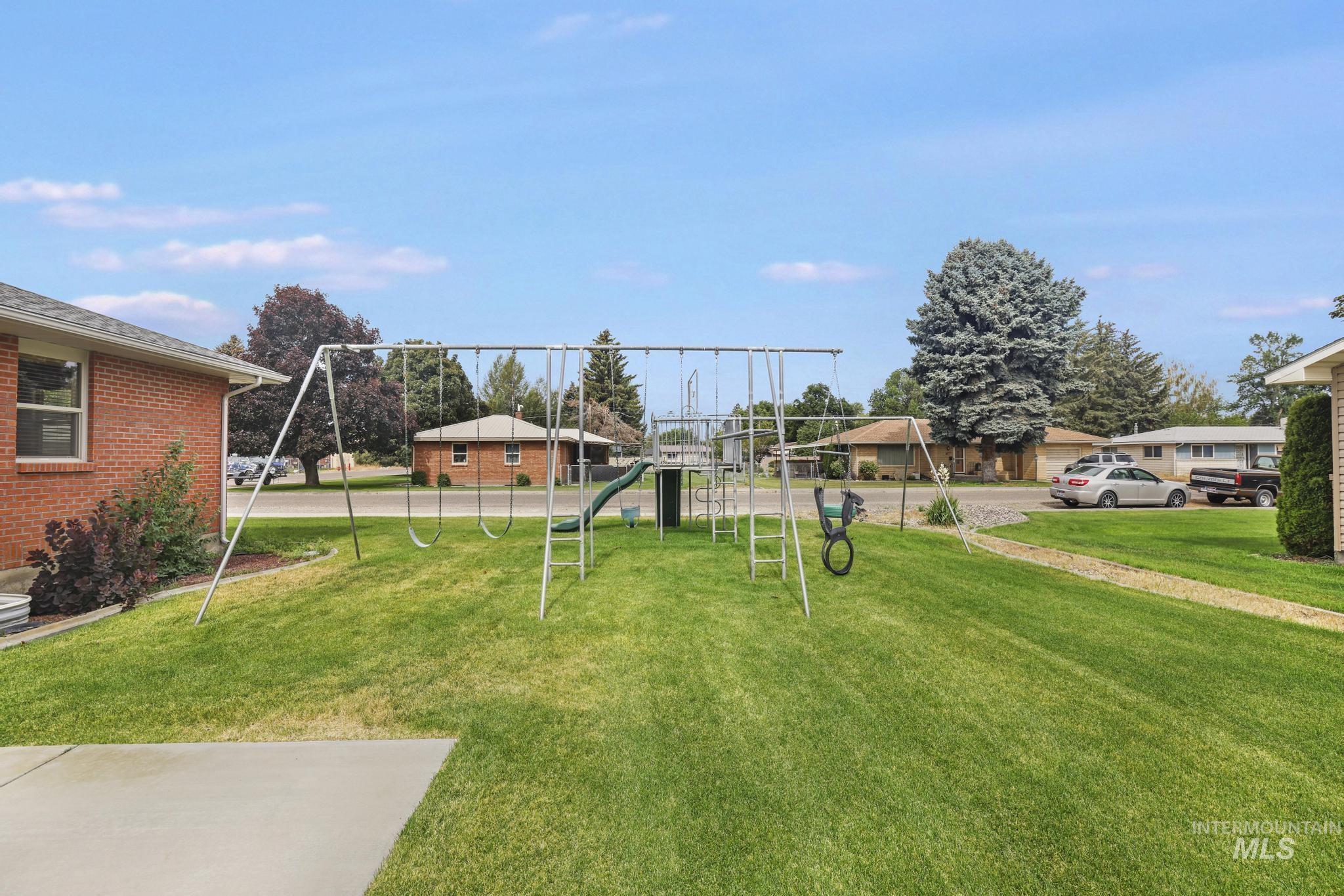 534 16th St, Rupert, Idaho 83350-0000, 5 Bedrooms, 2.5 Bathrooms, Residential For Sale, Price $443,000, 98992654