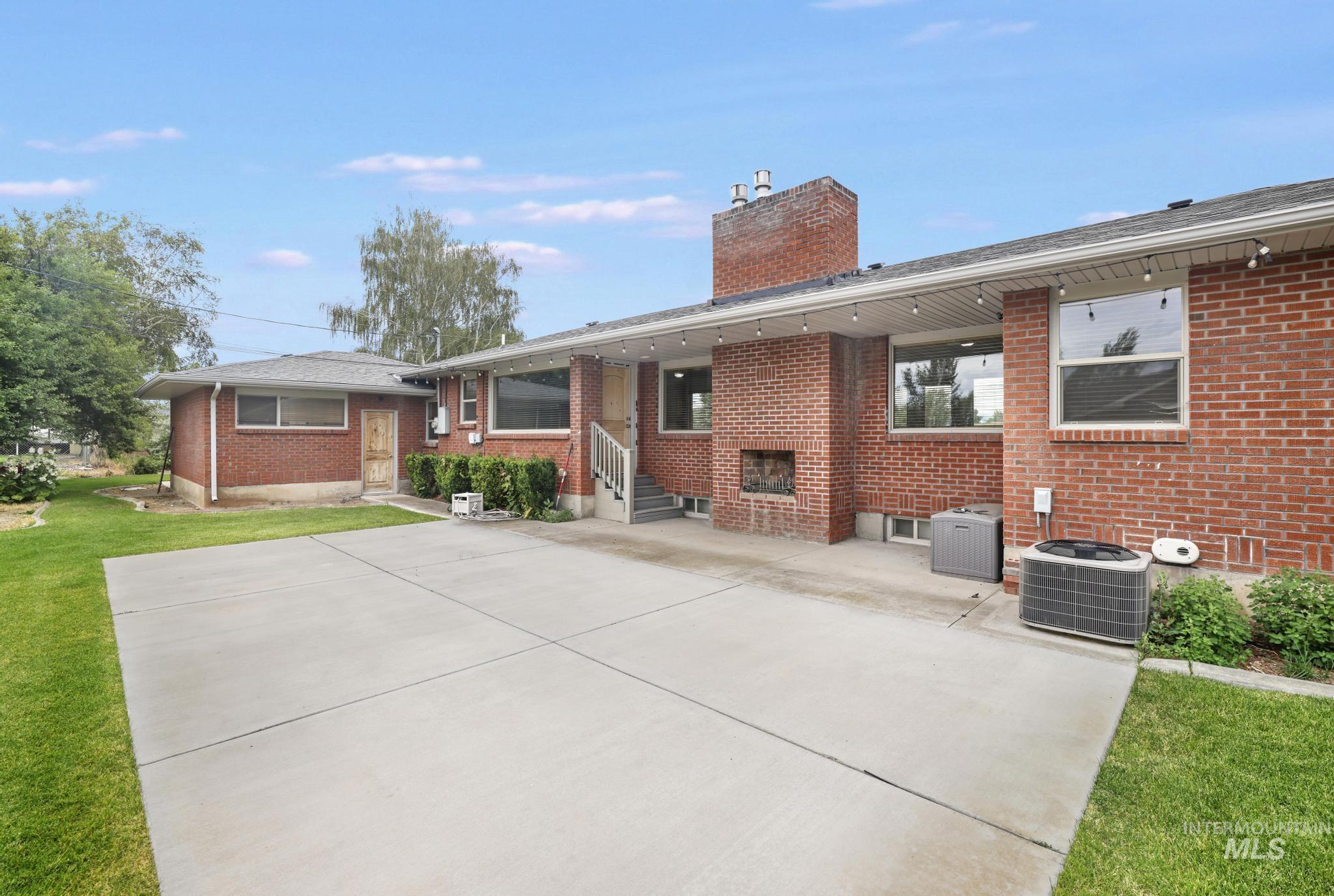 534 16th St, Rupert, Idaho 83350-0000, 5 Bedrooms, 2.5 Bathrooms, Residential For Sale, Price $443,000, 98992654
