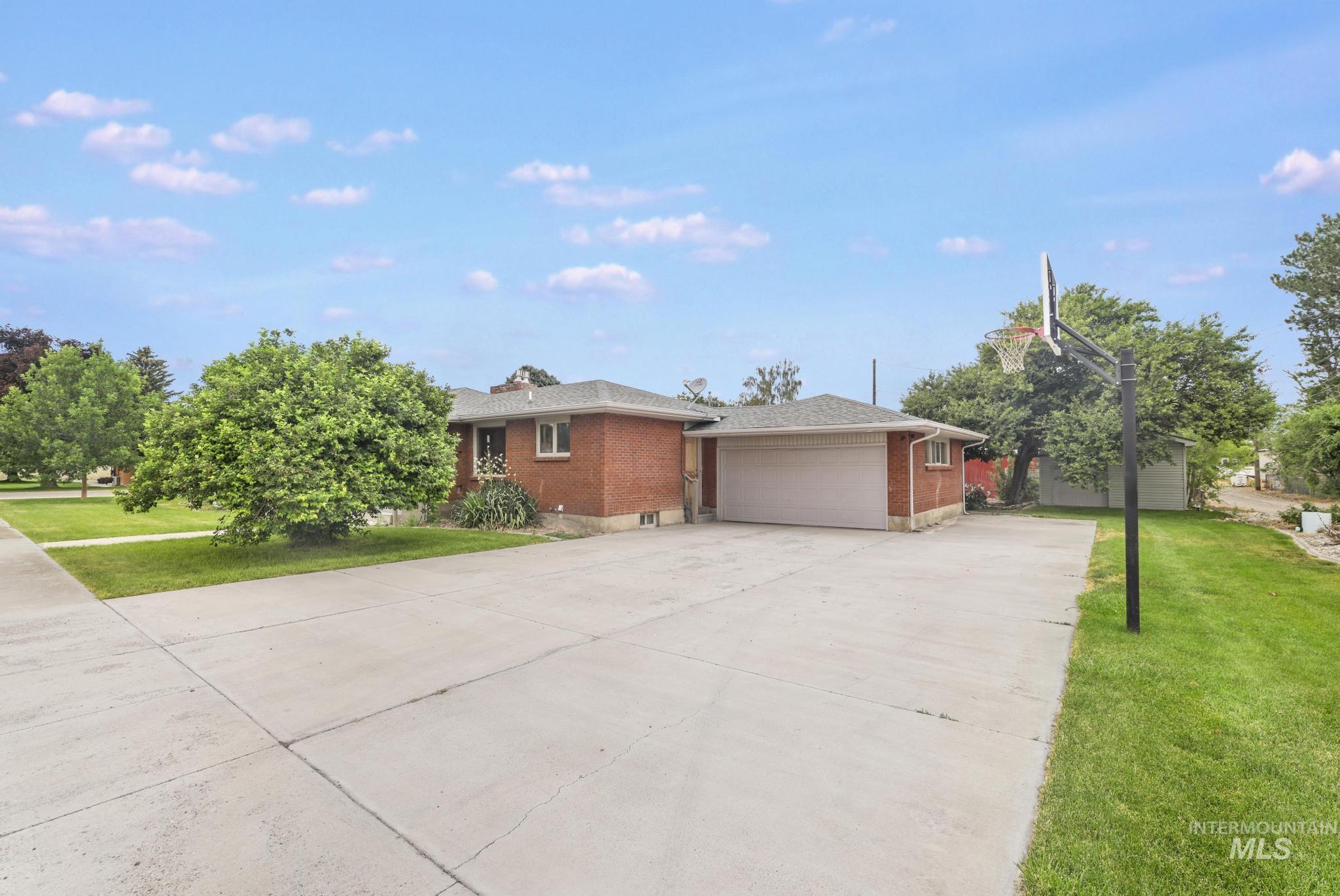 534 16th St, Rupert, Idaho 83350-0000, 5 Bedrooms, 2.5 Bathrooms, Residential For Sale, Price $443,000, 98992654