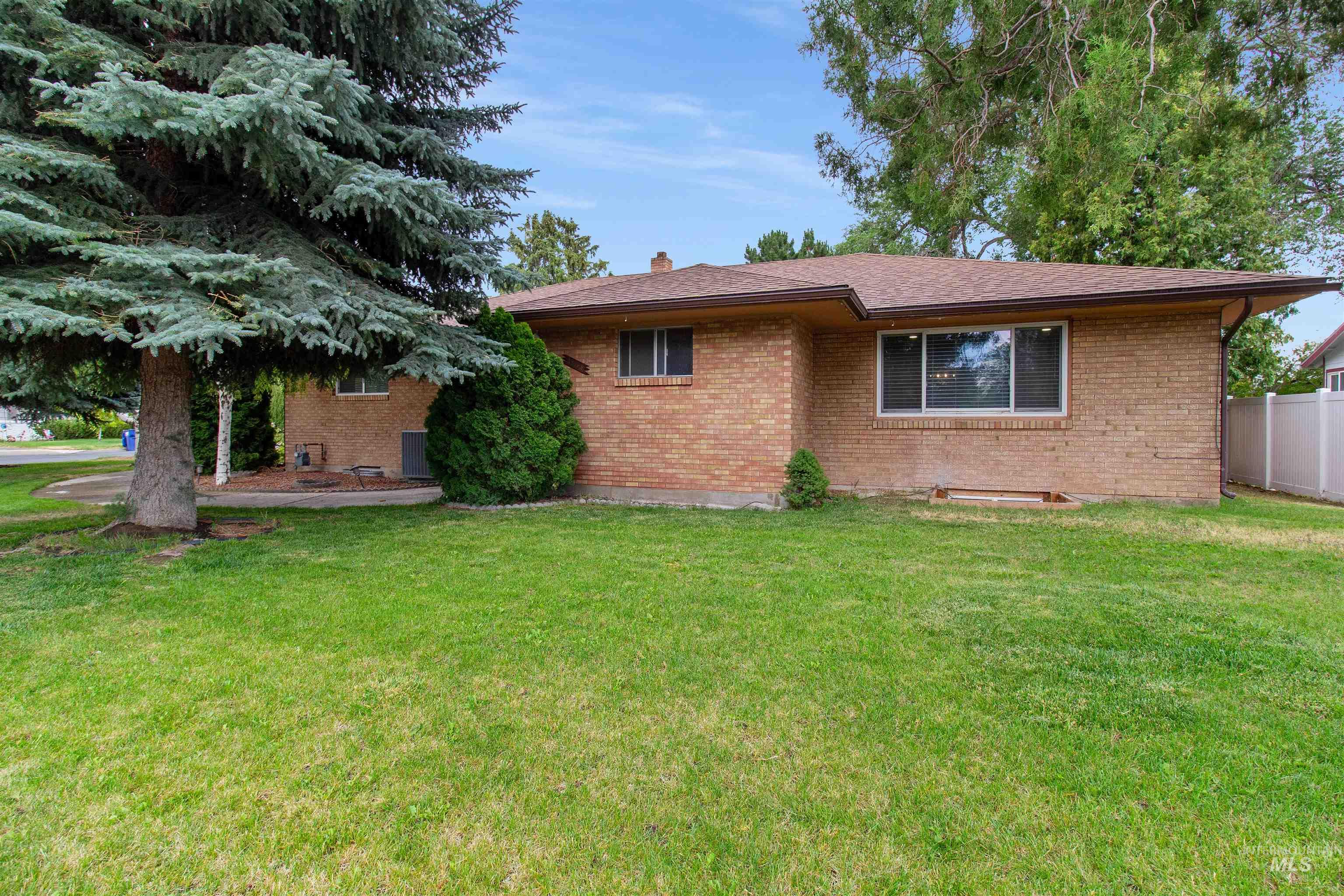 1968 Falls Ave E, Twin Falls, Idaho 83301, 5 Bedrooms, 2.5 Bathrooms, Residential For Sale, Price $499,000, 98992655