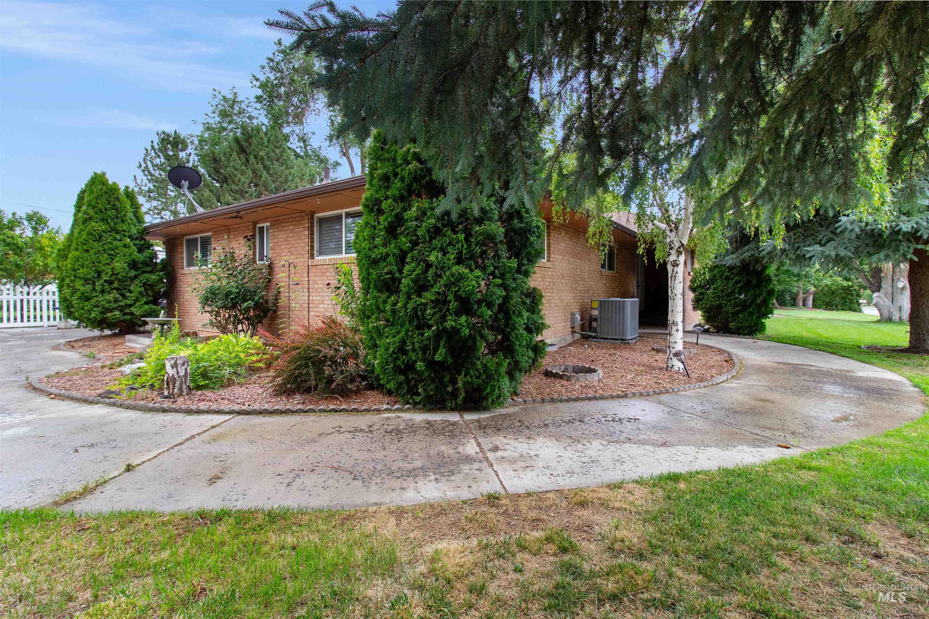 1968 Falls Ave E, Twin Falls, Idaho 83301, 5 Bedrooms, 2.5 Bathrooms, Residential For Sale, Price $499,000, 98992655