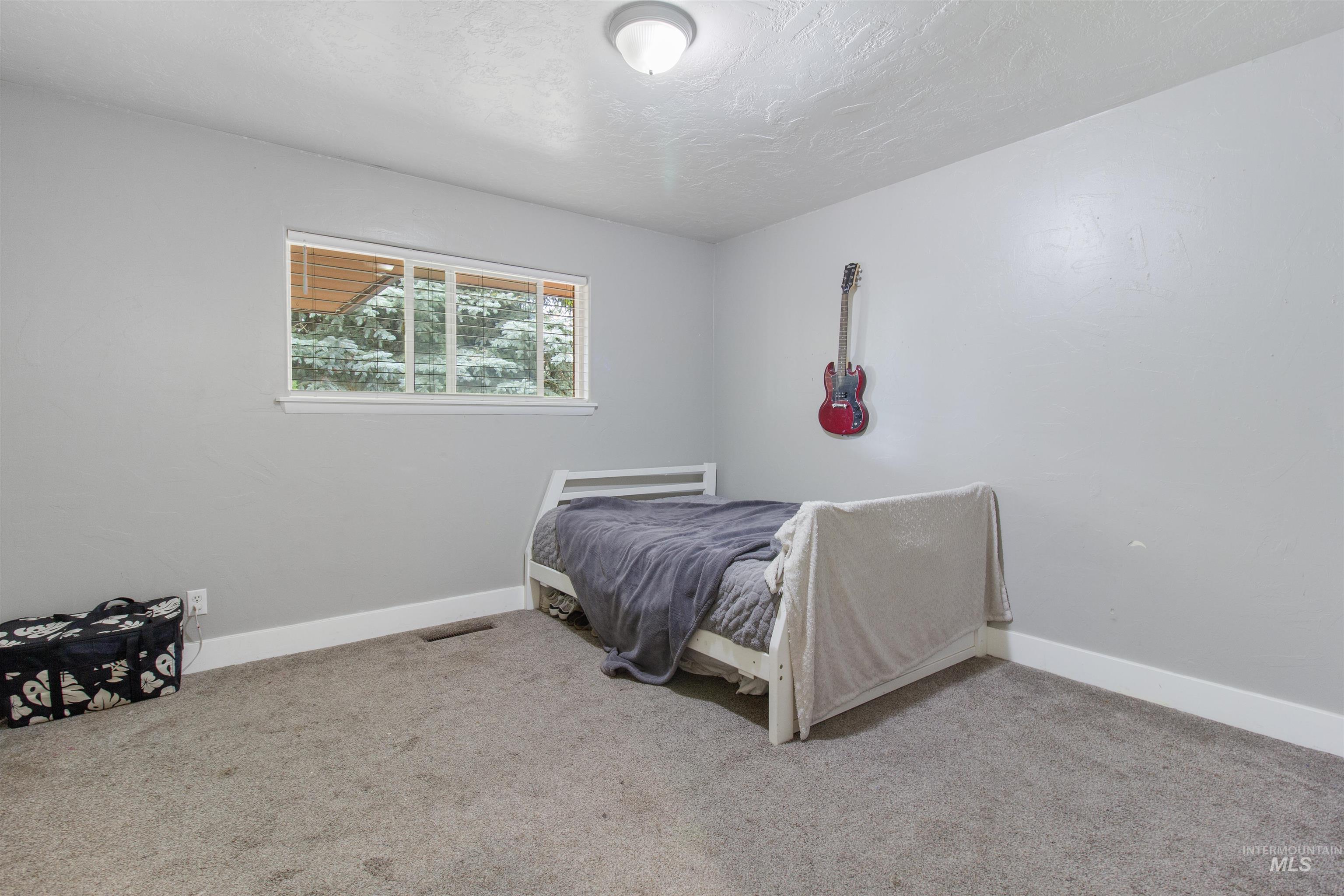 1968 Falls Ave E, Twin Falls, Idaho 83301, 5 Bedrooms, 2.5 Bathrooms, Residential For Sale, Price $499,000, 98992655
