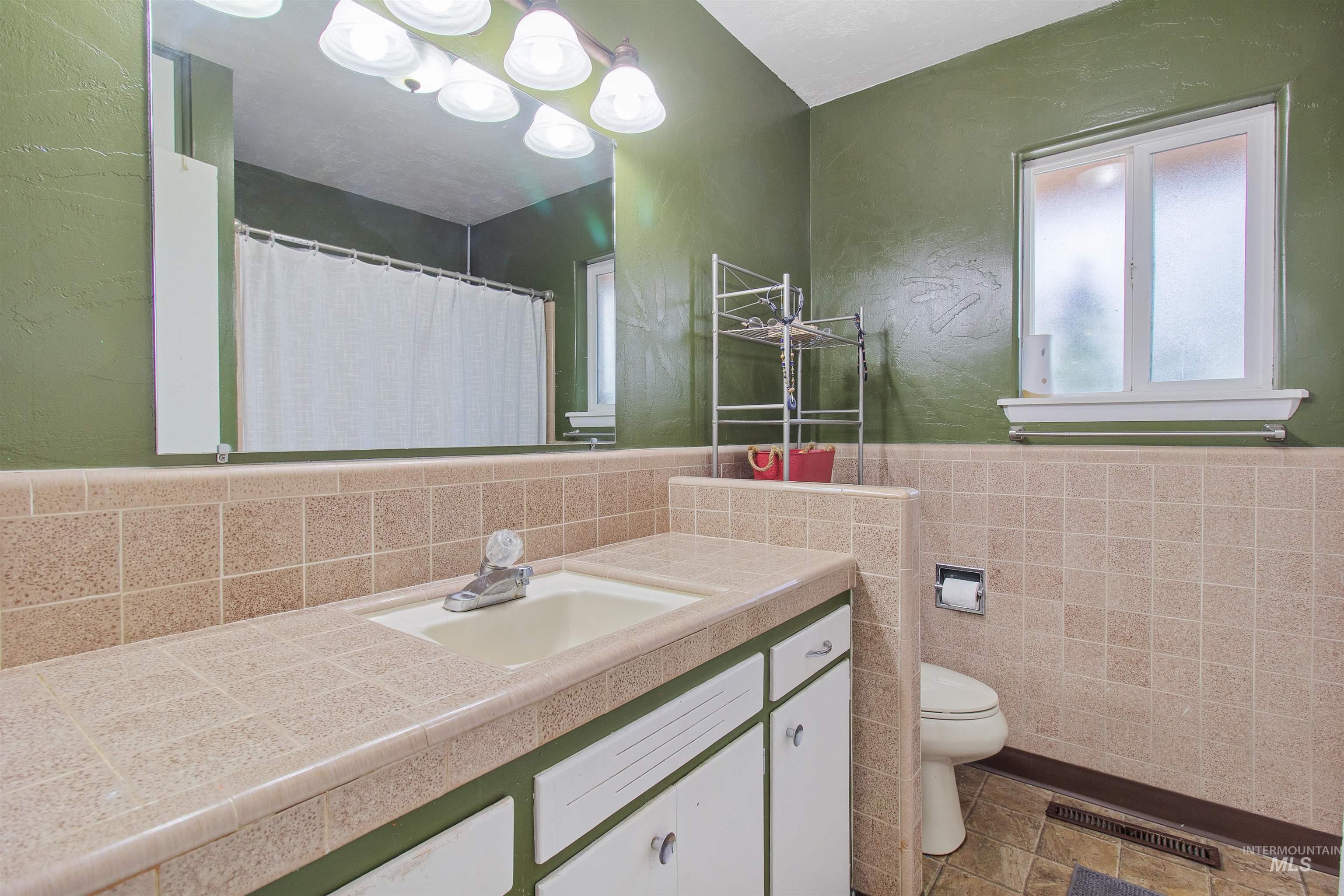 1968 Falls Ave E, Twin Falls, Idaho 83301, 5 Bedrooms, 2.5 Bathrooms, Residential For Sale, Price $499,000, 98992655