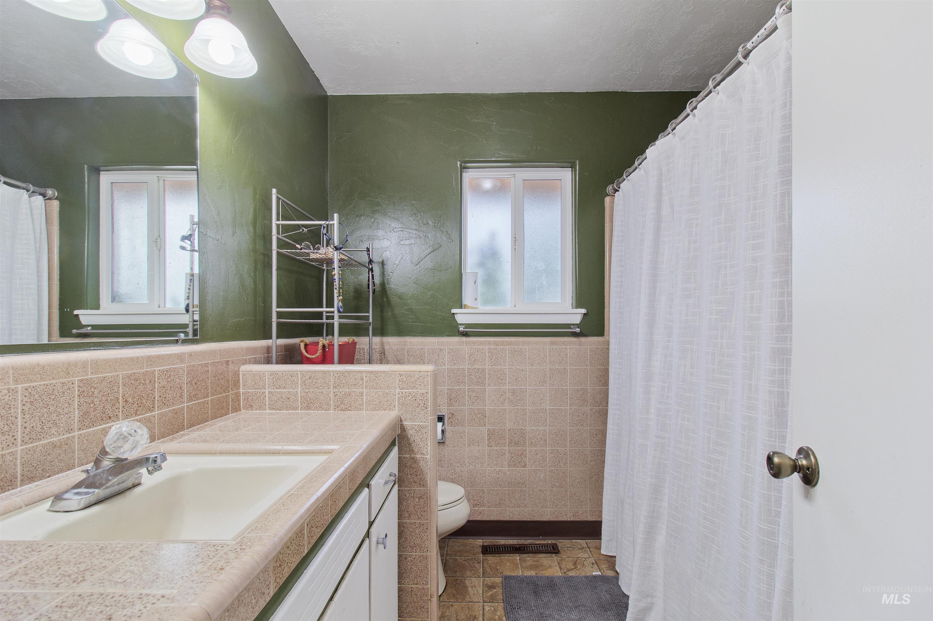 1968 Falls Ave E, Twin Falls, Idaho 83301, 5 Bedrooms, 2.5 Bathrooms, Residential For Sale, Price $499,000, 98992655