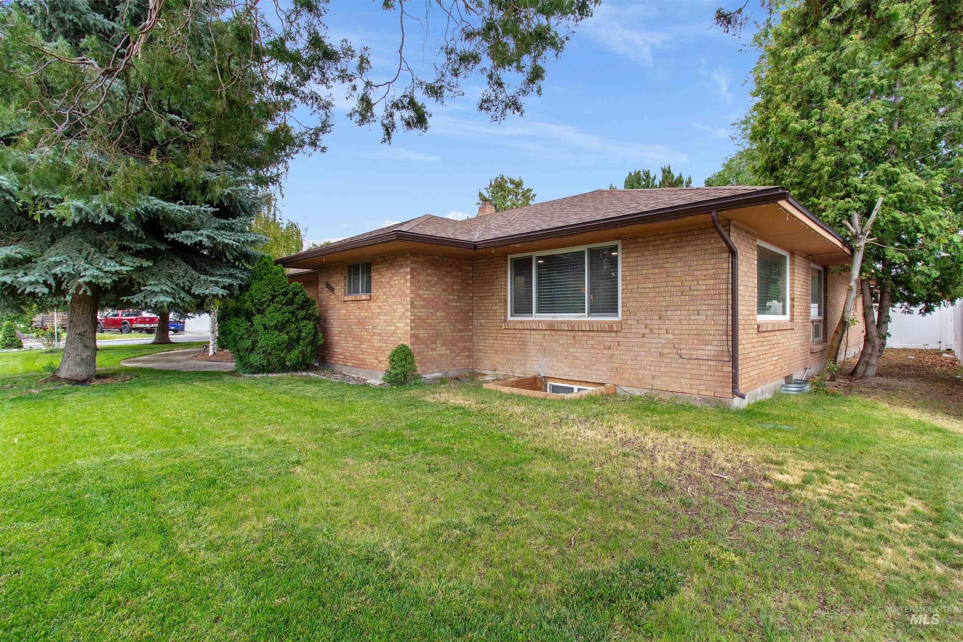 1968 Falls Ave E, Twin Falls, Idaho 83301, 5 Bedrooms, 2.5 Bathrooms, Residential For Sale, Price $499,000, 98992655