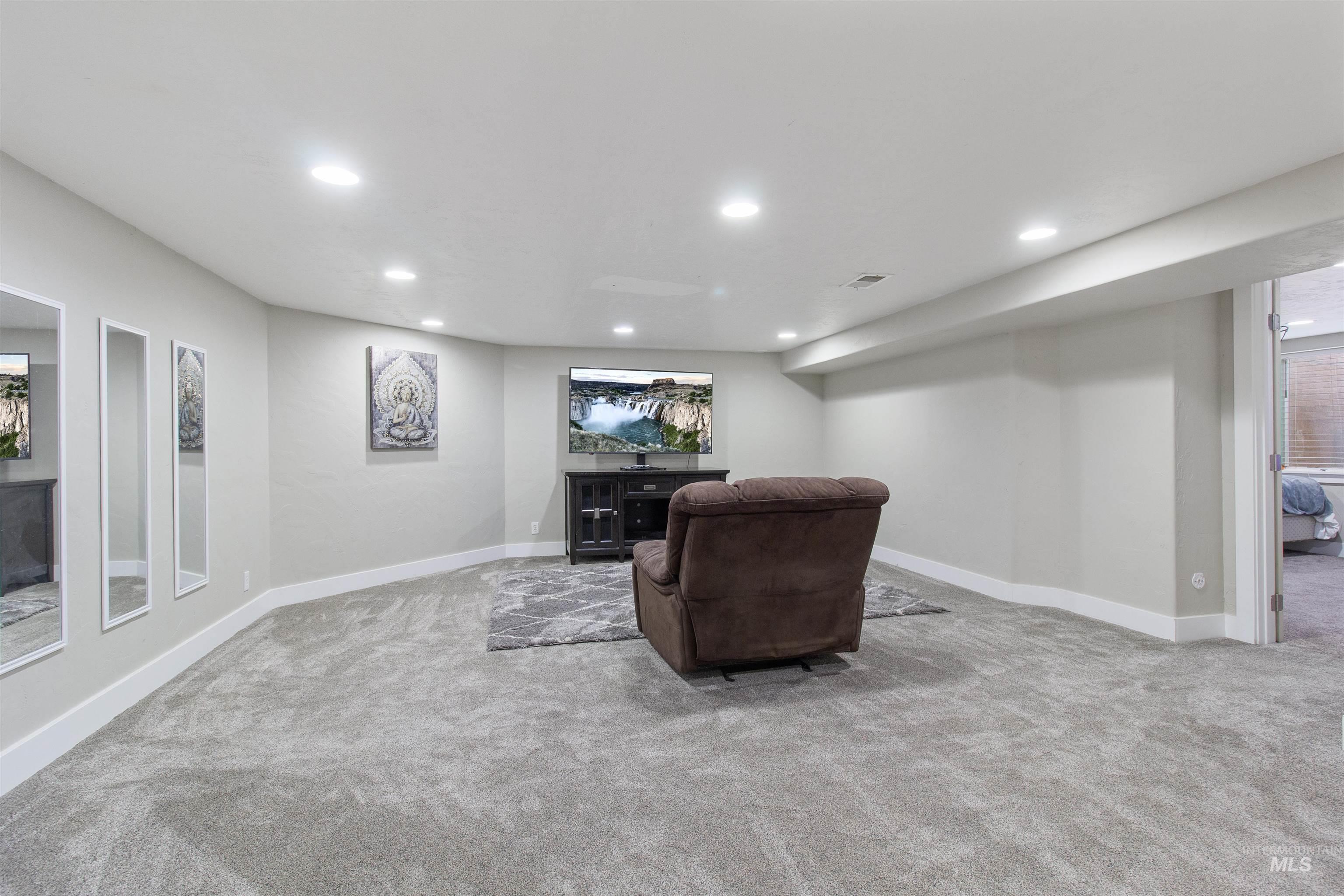 1968 Falls Ave E, Twin Falls, Idaho 83301, 5 Bedrooms, 2.5 Bathrooms, Residential For Sale, Price $499,000, 98992655