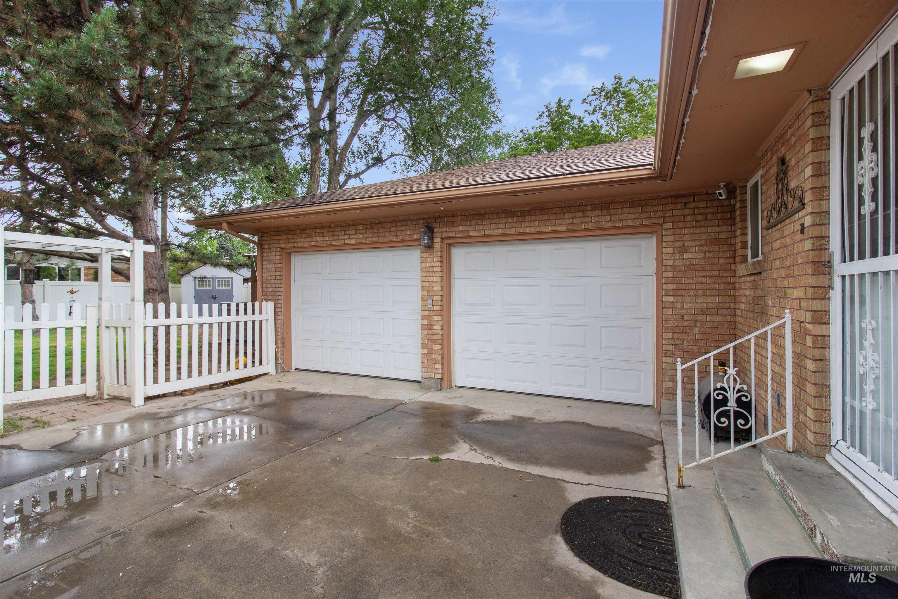 1968 Falls Ave E, Twin Falls, Idaho 83301, 5 Bedrooms, 2.5 Bathrooms, Residential For Sale, Price $499,000, 98992655