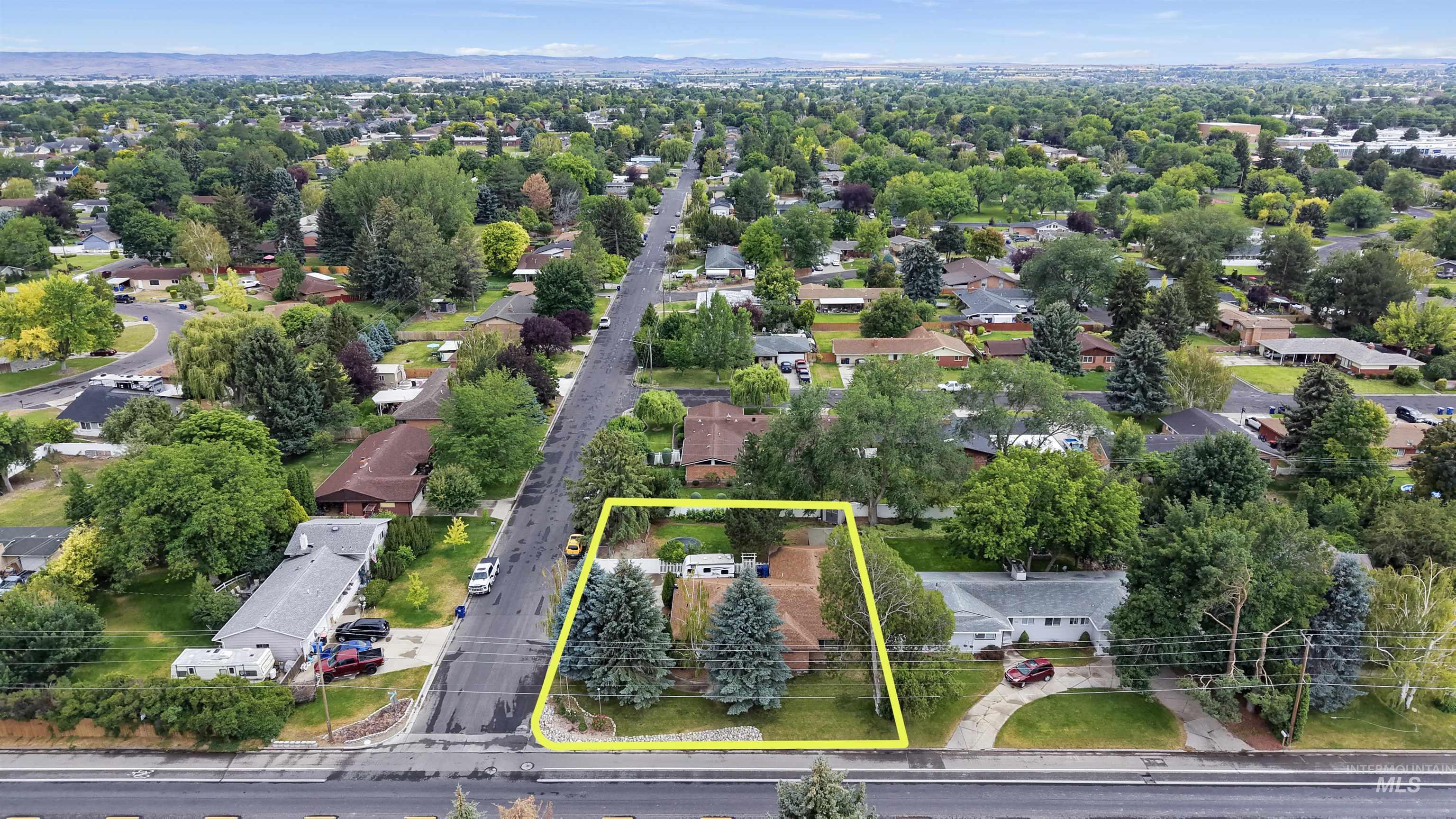 1968 Falls Ave E, Twin Falls, Idaho 83301, 5 Bedrooms, 2.5 Bathrooms, Residential For Sale, Price $499,000, 98992655