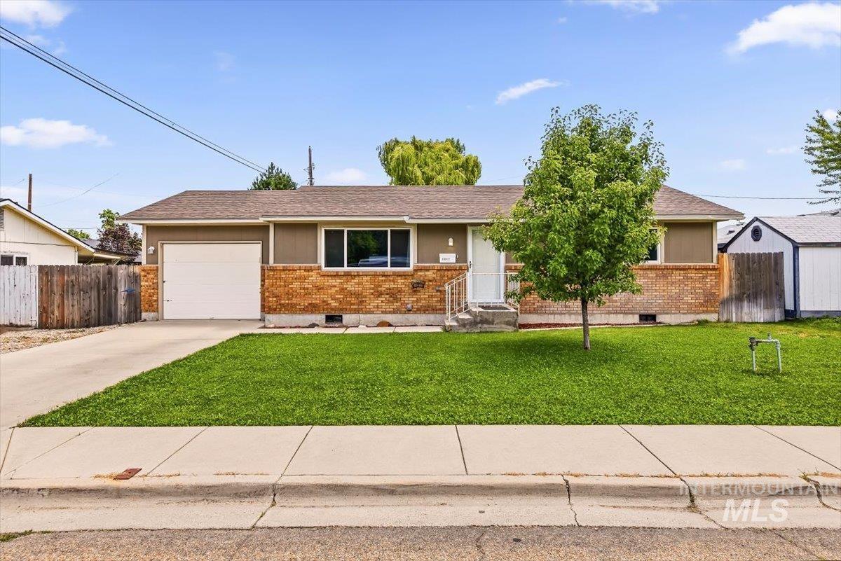 2015 Meadow Ave., Caldwell, Idaho 83605, 2 Bedrooms, 1 Bathroom, Residential For Sale, Price $315,000, 98992660