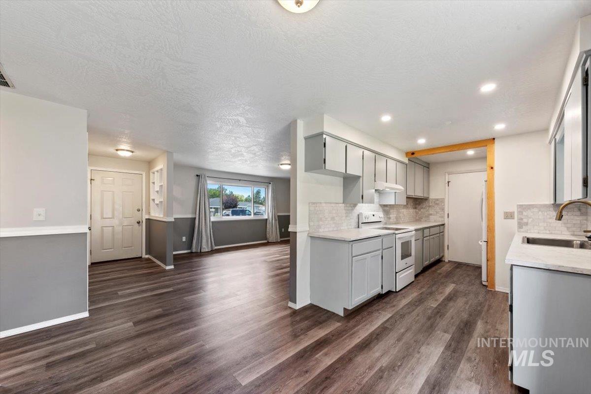 2015 Meadow Ave., Caldwell, Idaho 83605, 2 Bedrooms, 1 Bathroom, Residential For Sale, Price $315,000, 98992660