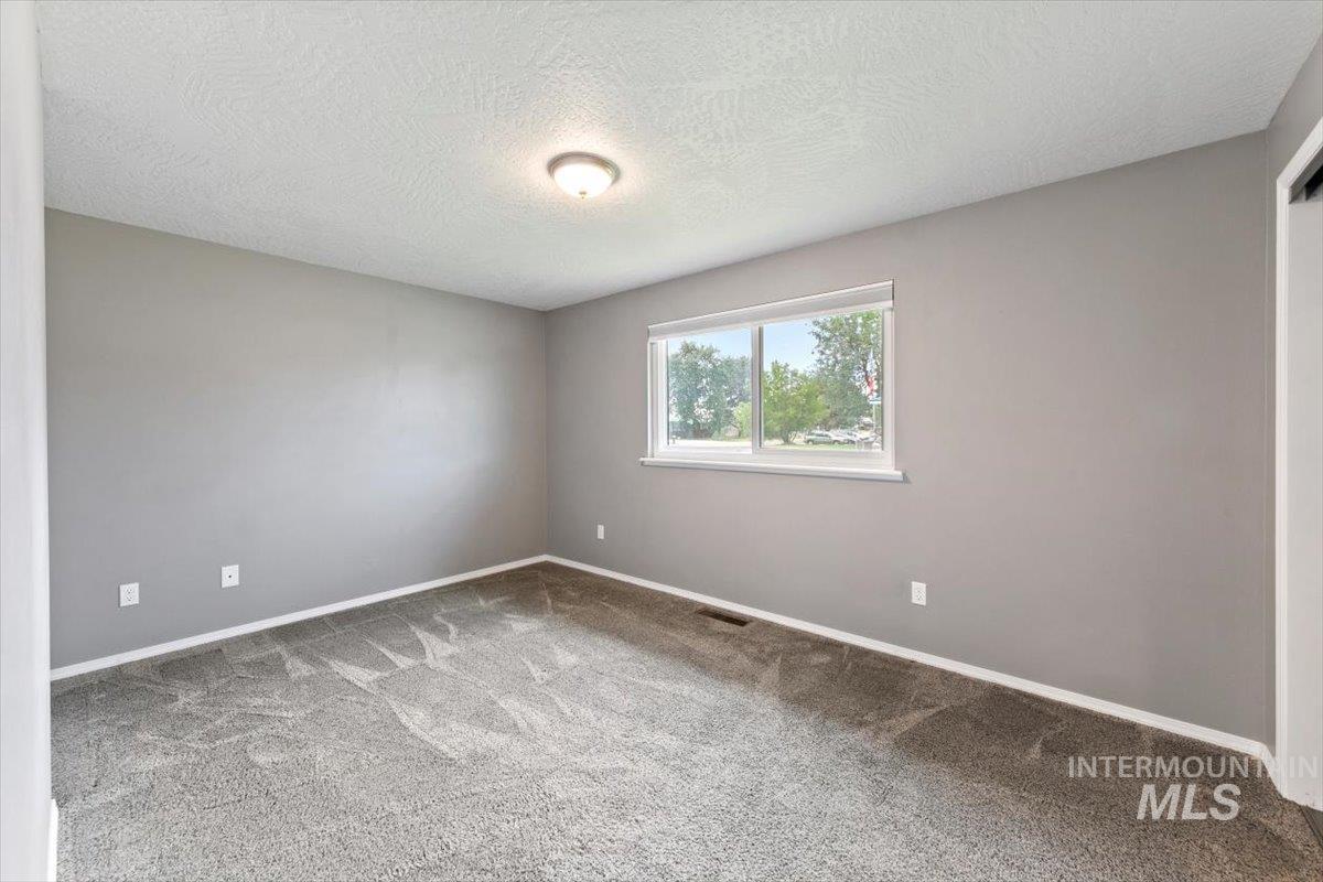 2015 Meadow Ave., Caldwell, Idaho 83605, 2 Bedrooms, 1 Bathroom, Residential For Sale, Price $315,000, 98992660